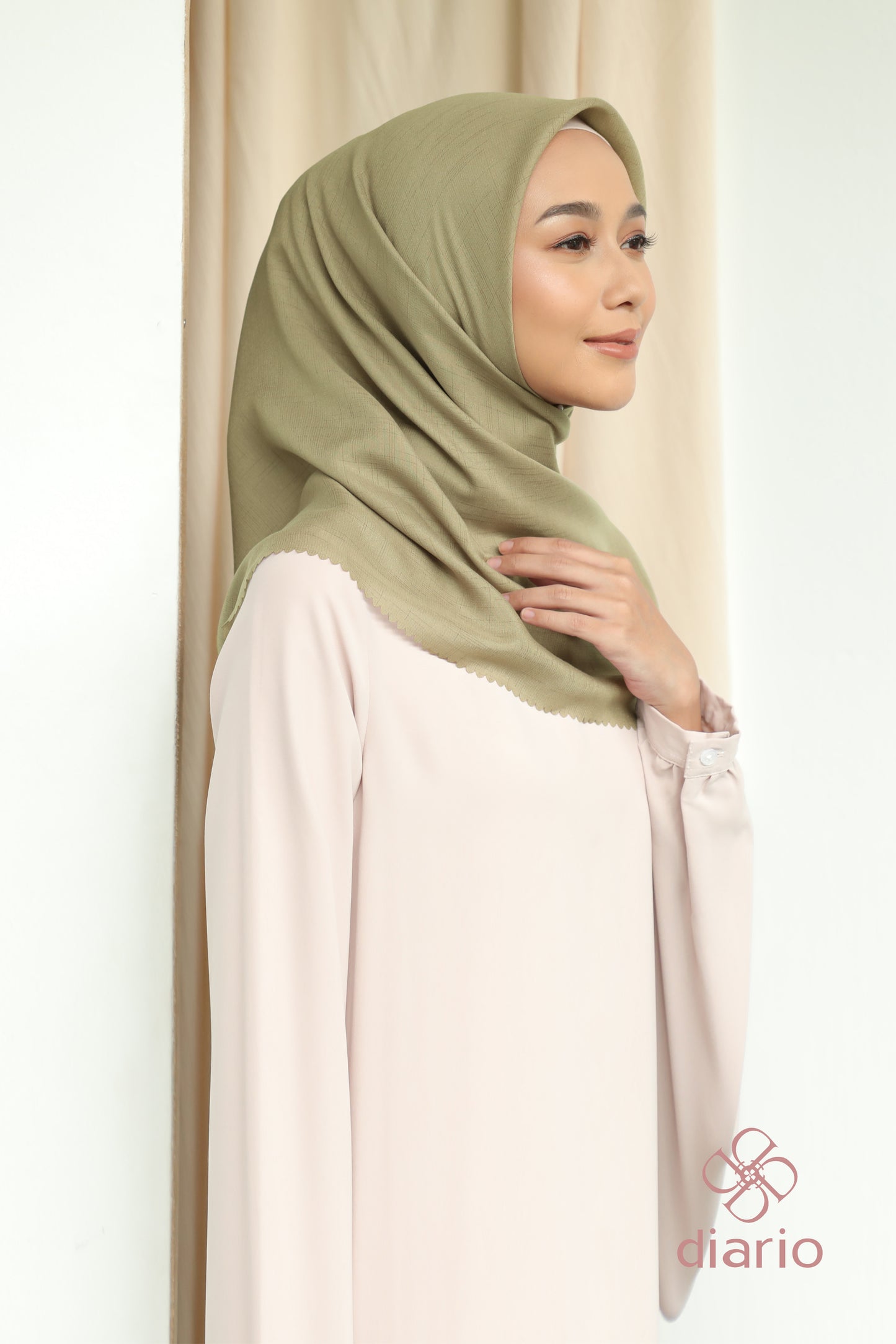 Diario - Kerudung Segi Empat Cendani Plain Scarf