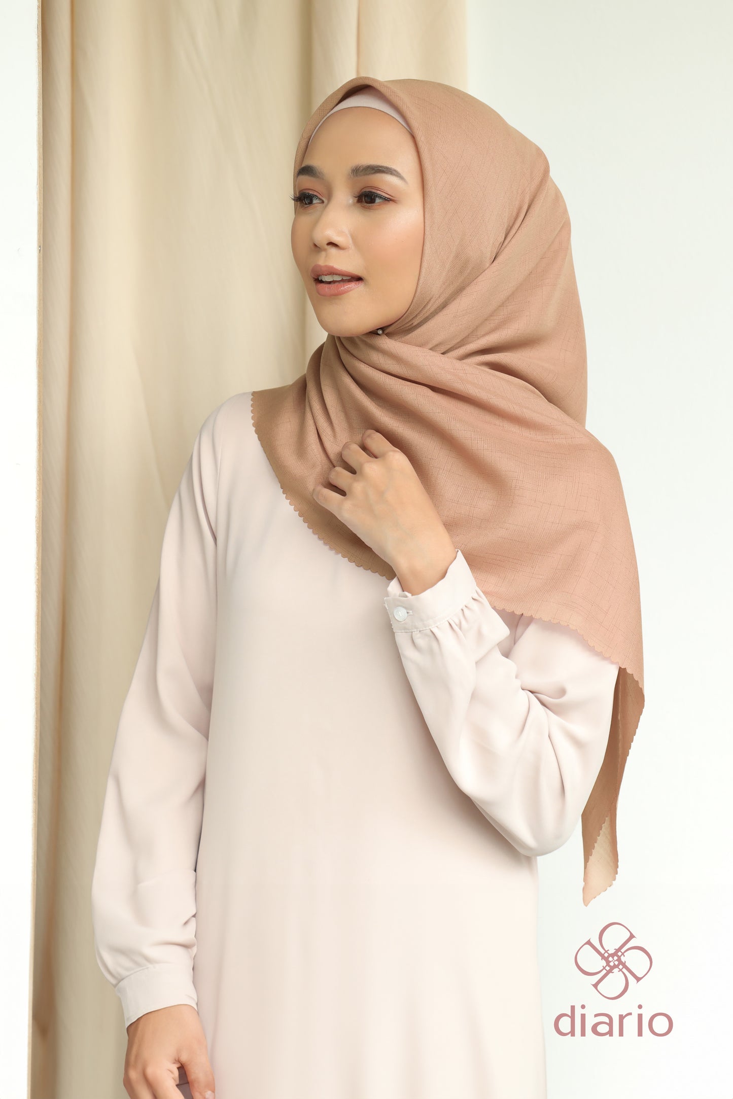 Diario - Kerudung Segi Empat Cendani Plain Scarf