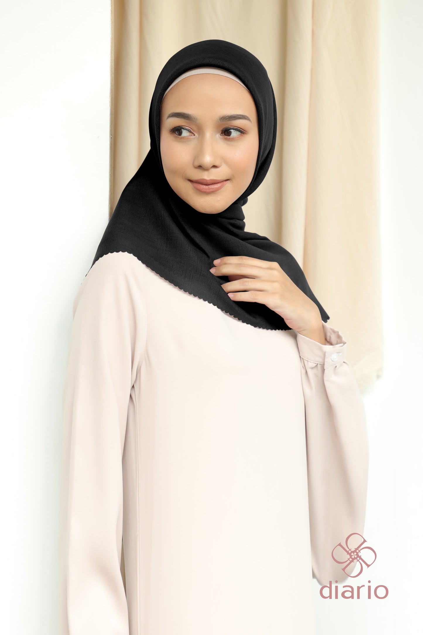 Diario - Kerudung Segi Empat Cendani Plain Scarf