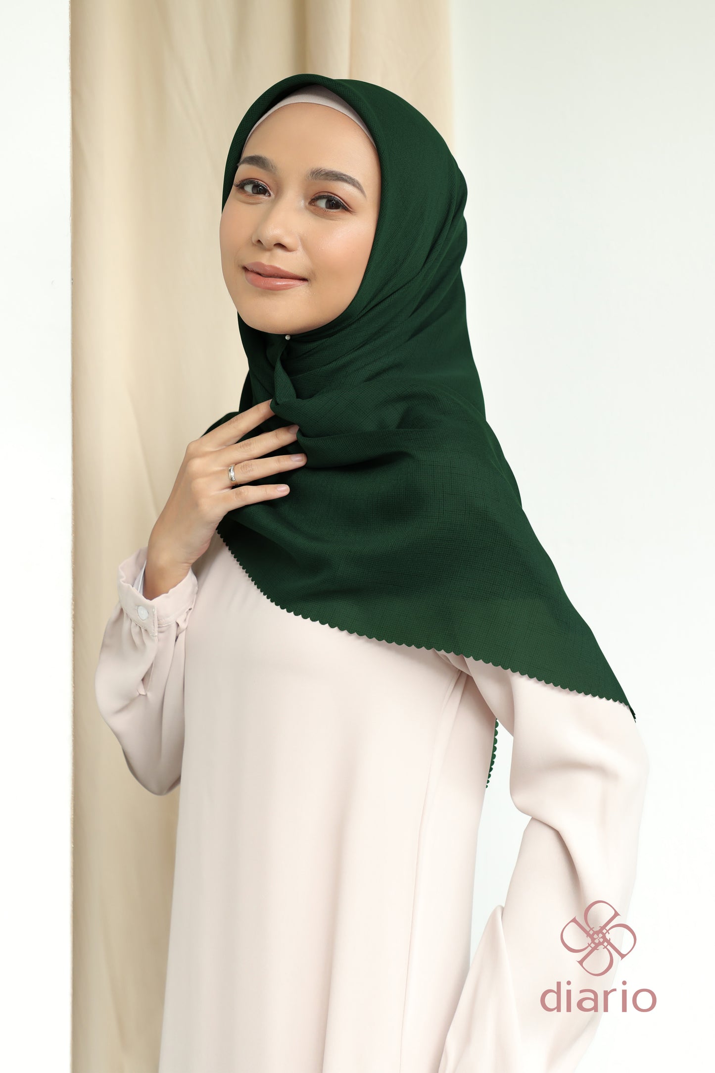 Diario - Kerudung Segi Empat Cendani Plain Scarf