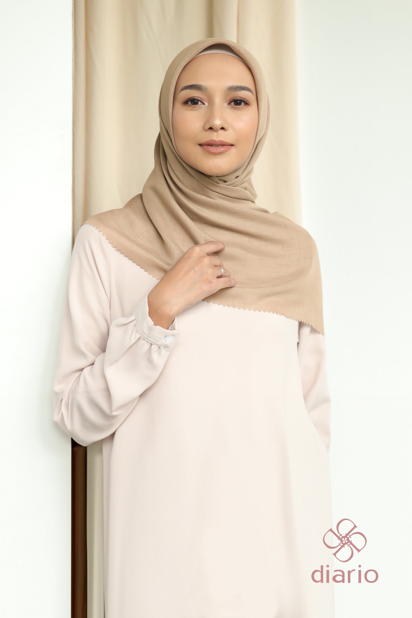 Diario - Kerudung Segi Empat Cendani Plain Scarf