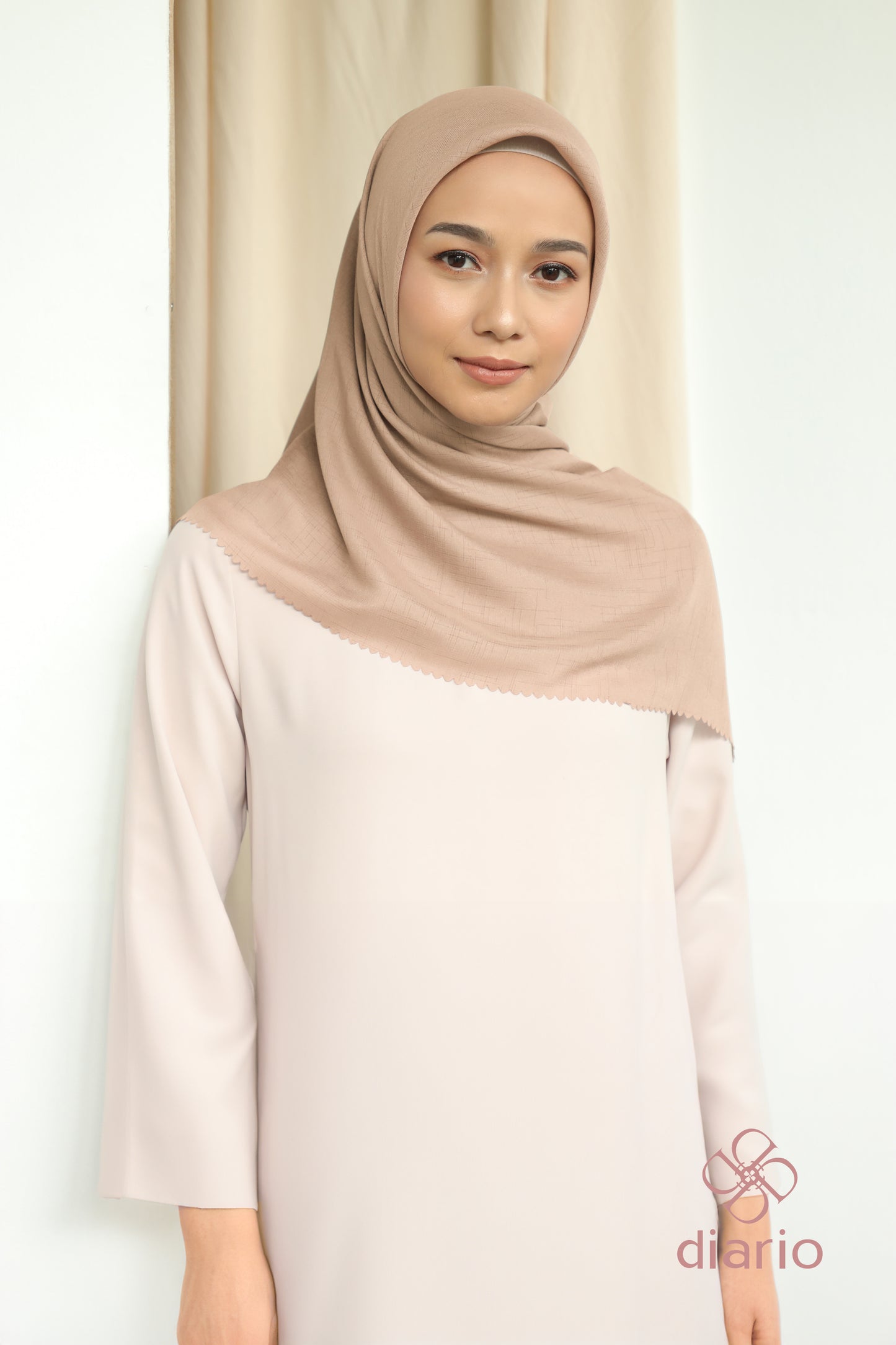 Diario - Kerudung Segi Empat Cendani Plain Scarf