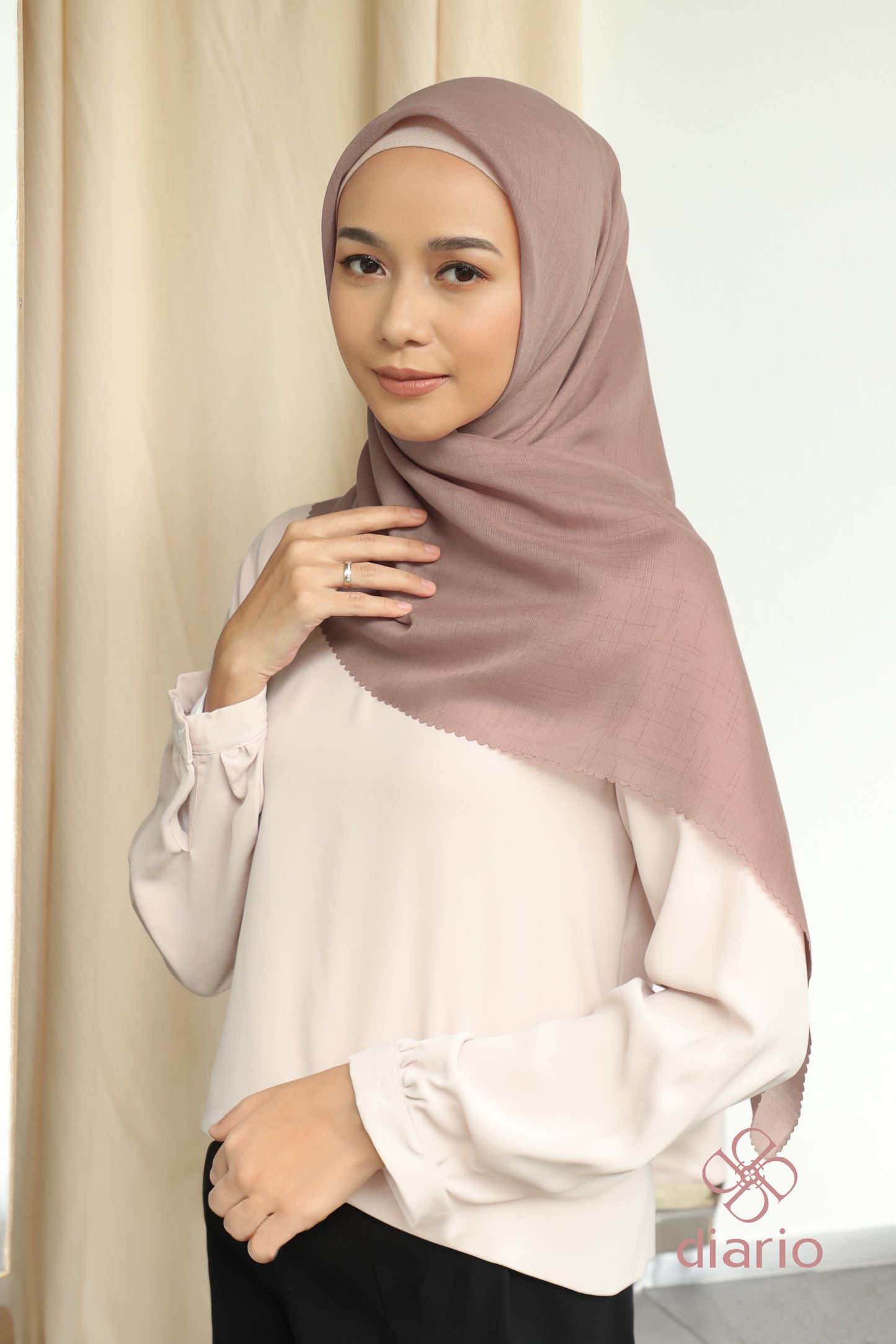 Diario - Kerudung Segi Empat Cendani Plain Scarf