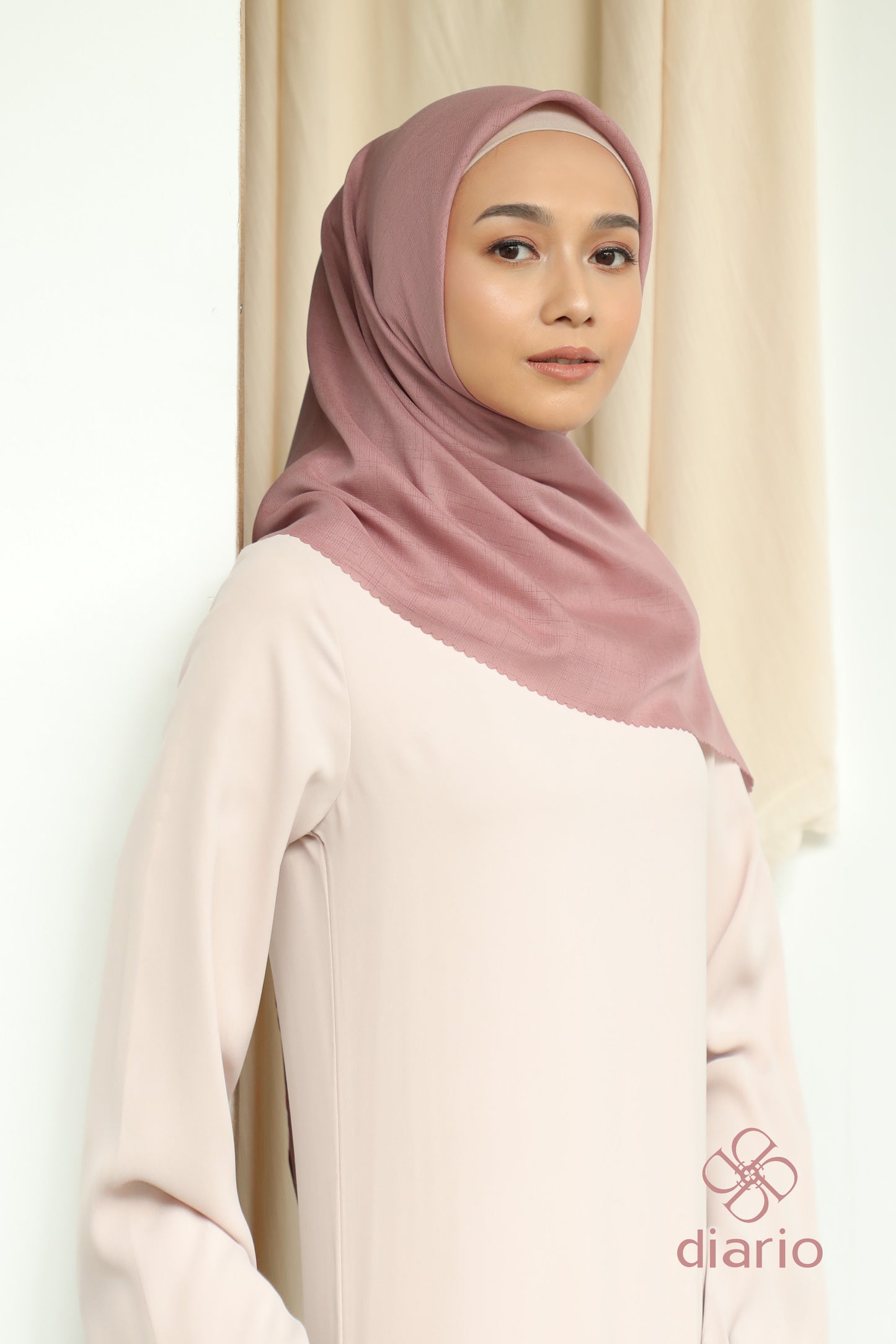Diario - Kerudung Segi Empat Cendani Plain Scarf