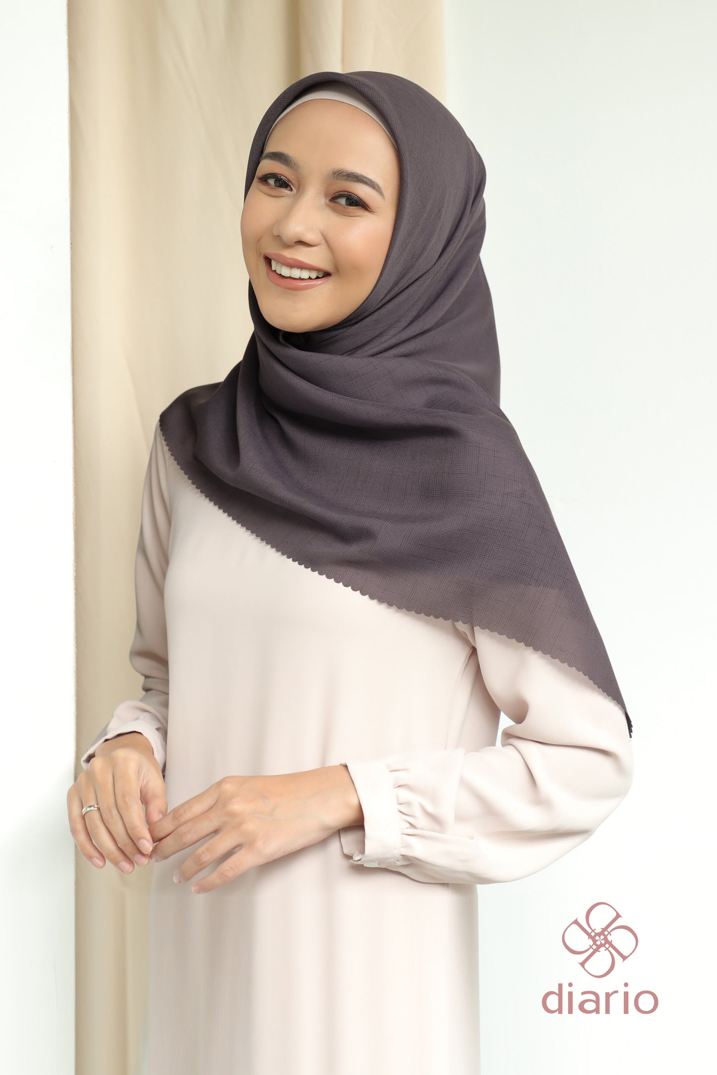 Diario - Kerudung Segi Empat Cendani Plain Scarf