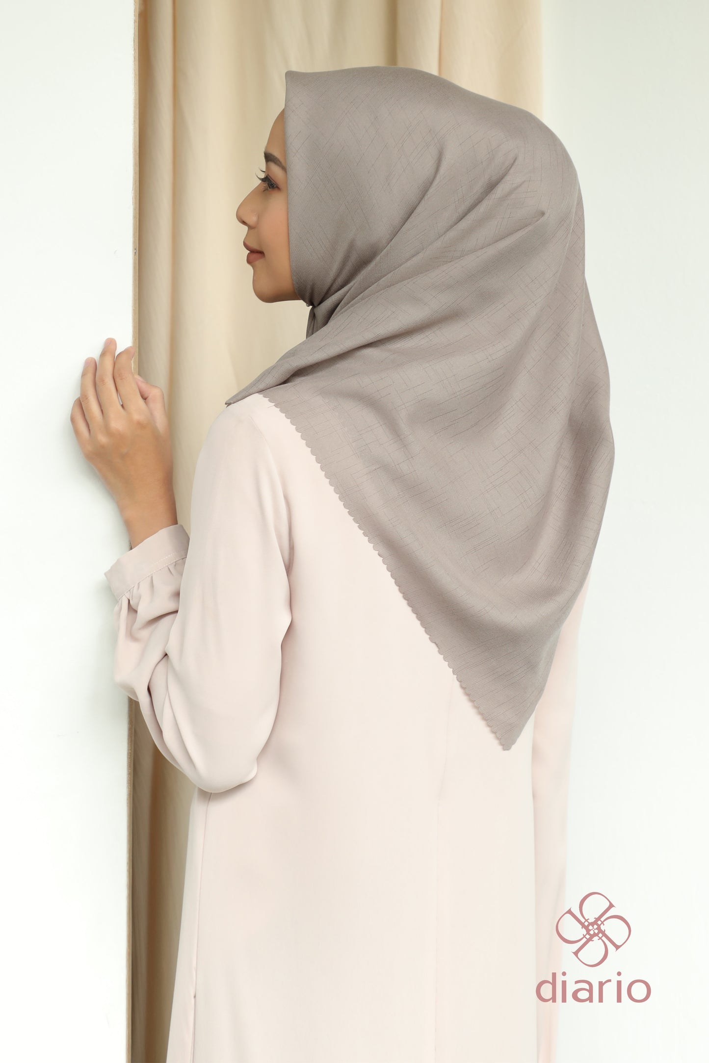 Diario - Kerudung Segi Empat Cendani Plain Scarf