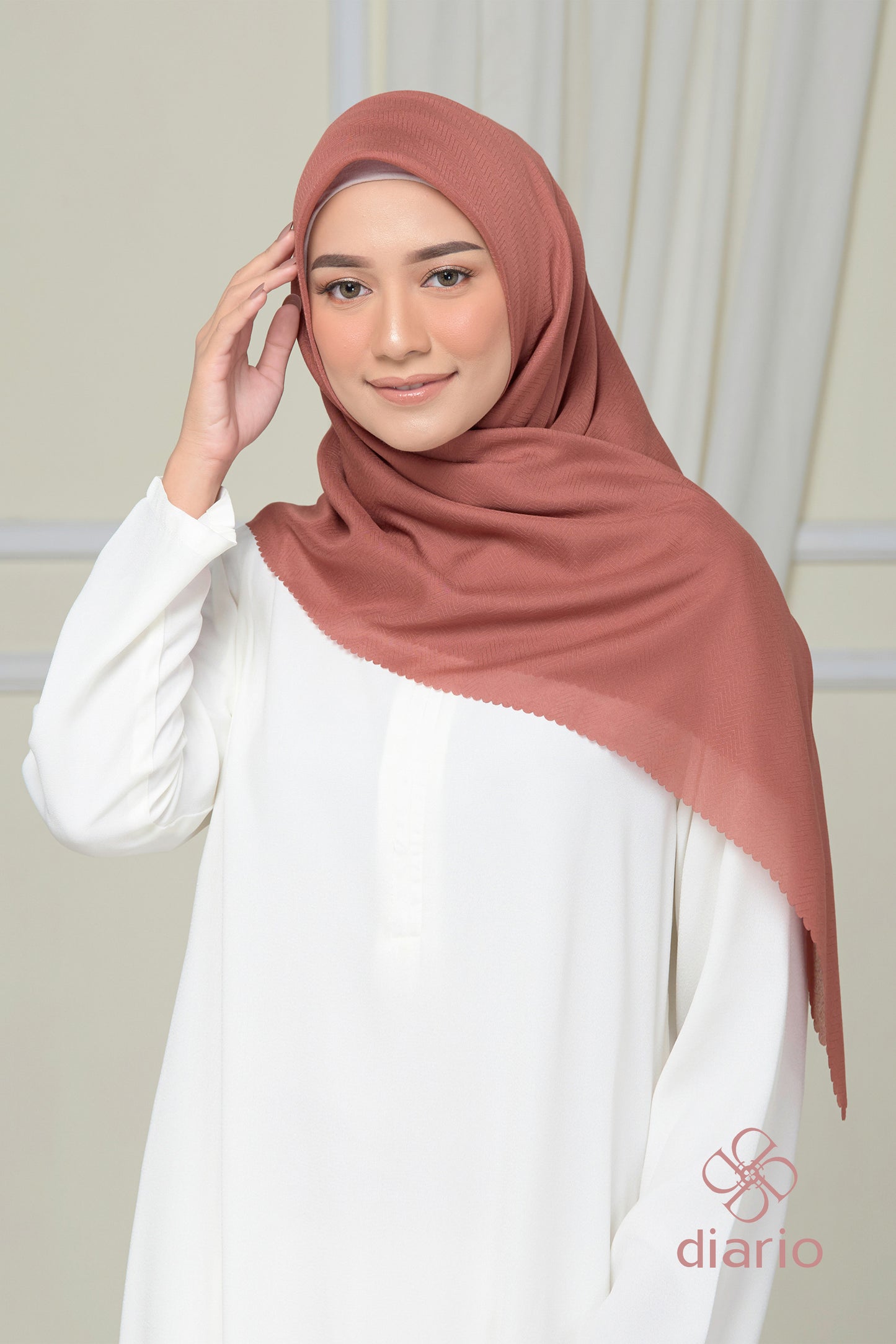 Diario - Kerudung Segi Empat Chevron Plain Scarf