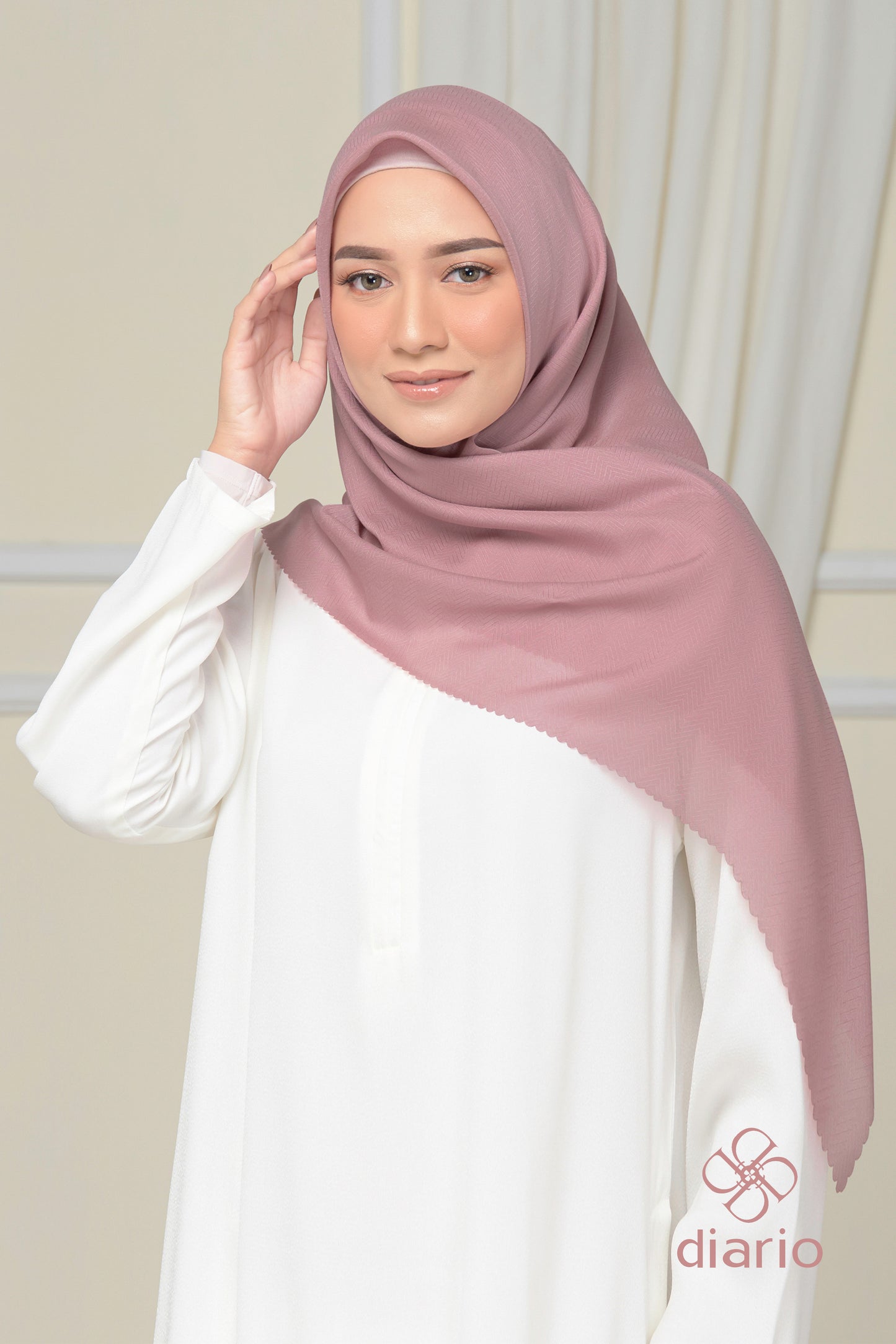 Diario - Kerudung Segi Empat Chevron Plain Scarf