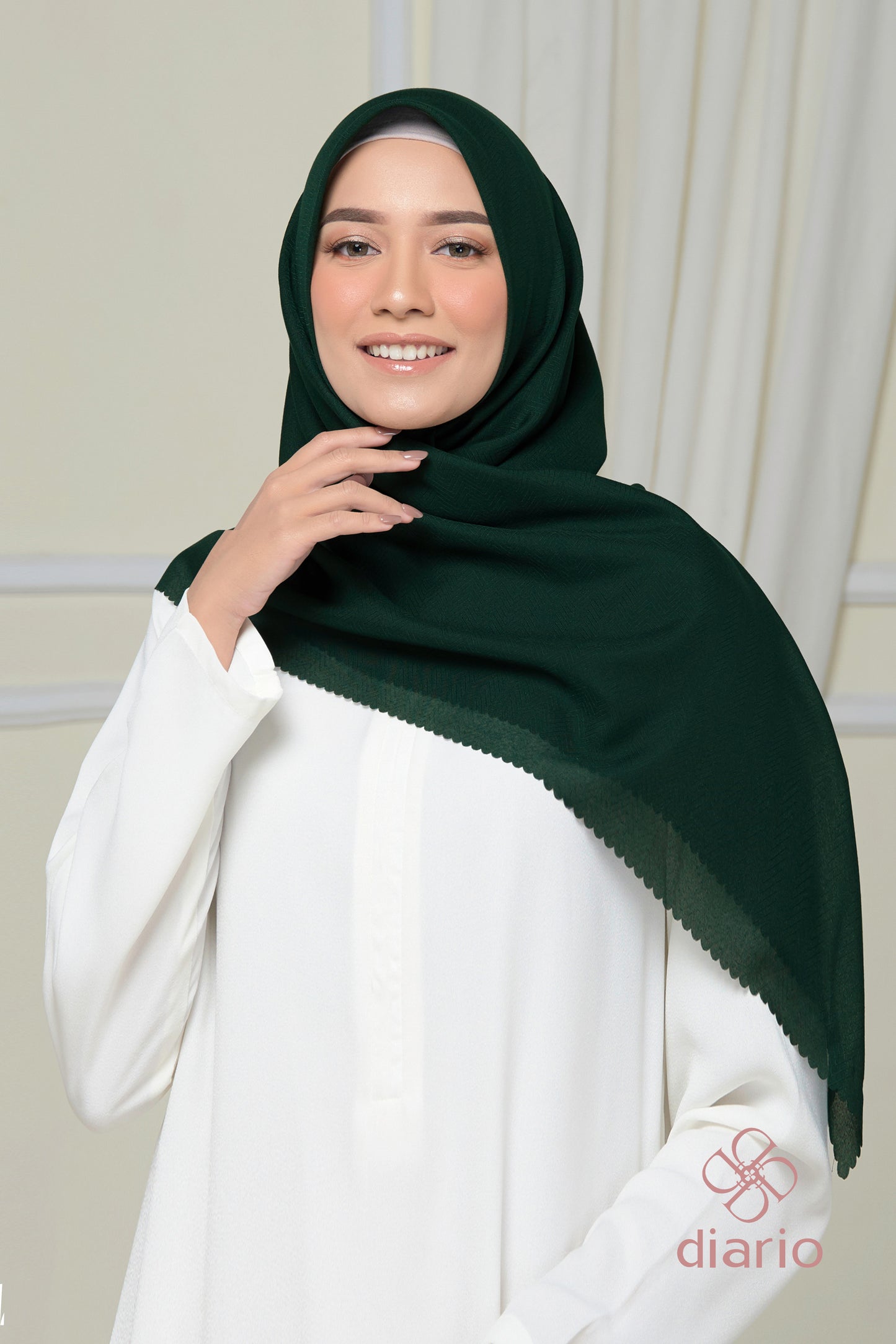 Diario - Kerudung Segi Empat Chevron Plain Scarf