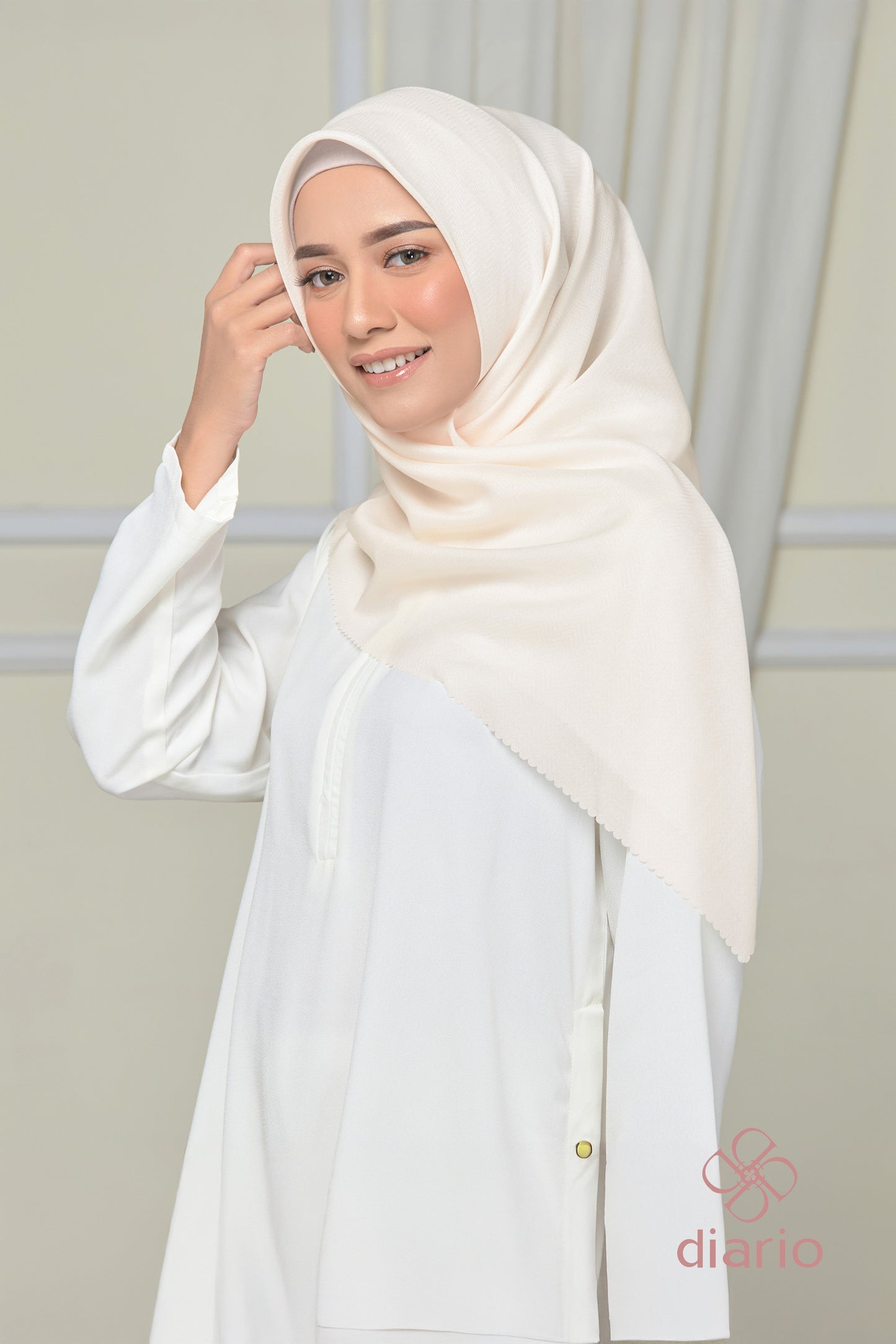 Diario - Kerudung Segi Empat Chevron Plain Scarf