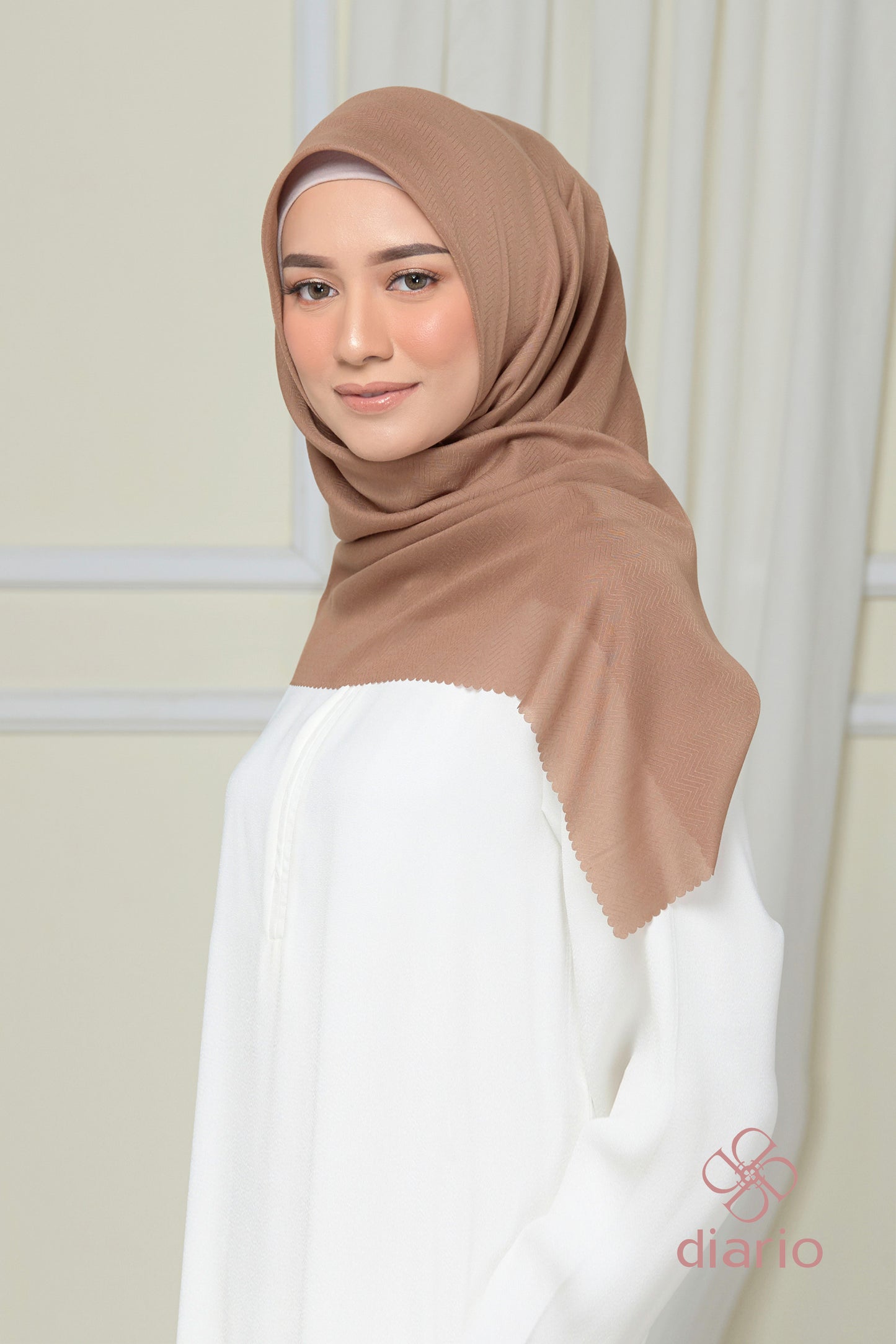 Diario - Kerudung Segi Empat Chevron Plain Scarf