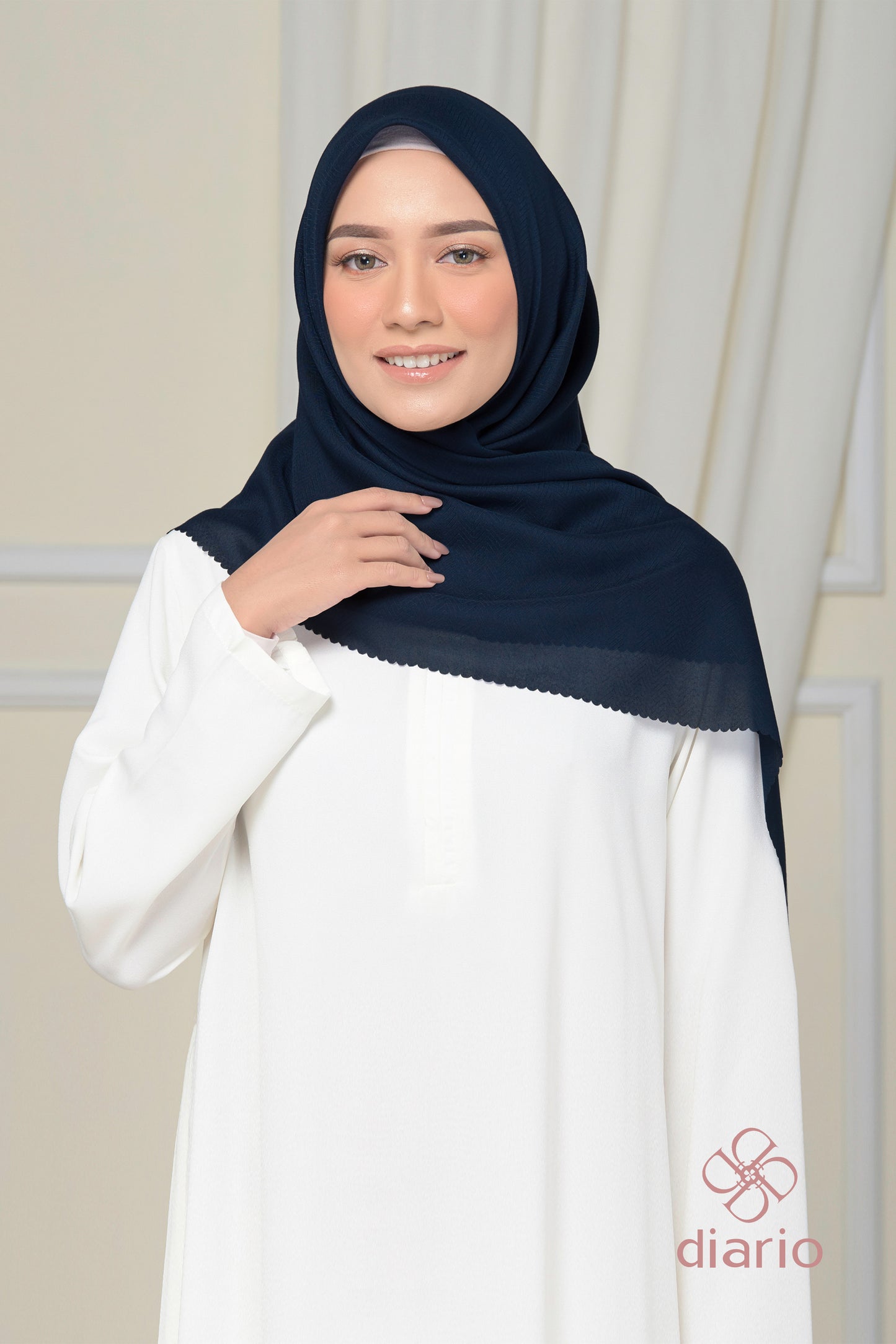 Diario - Kerudung Segi Empat Chevron Plain Scarf