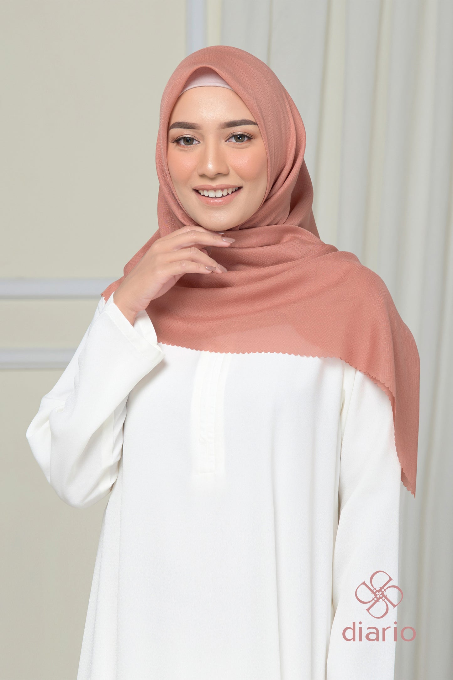 Diario - Kerudung Segi Empat Chevron Plain Scarf
