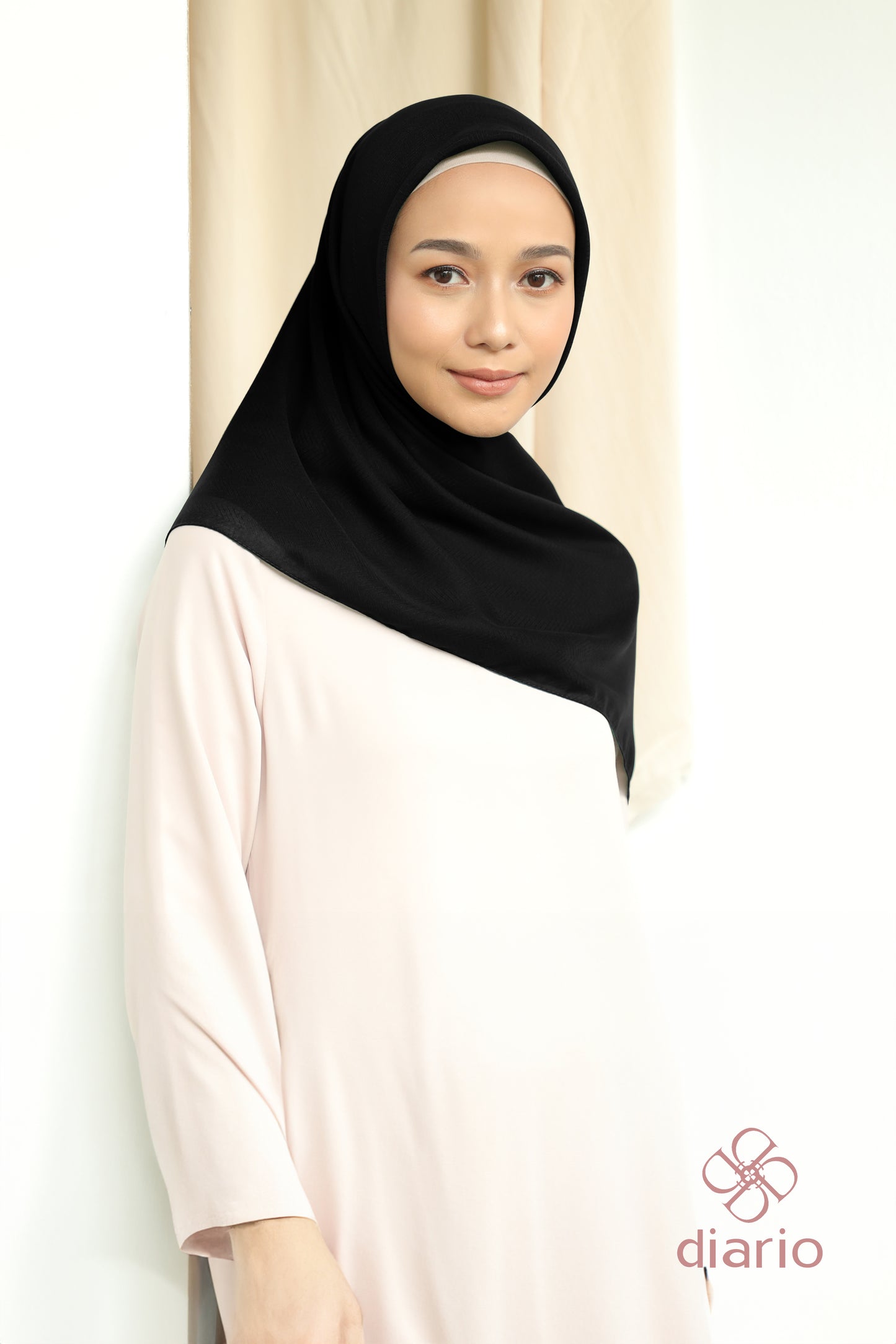 Diario - Kerudung Segi Empat Chevron Plain Scarf