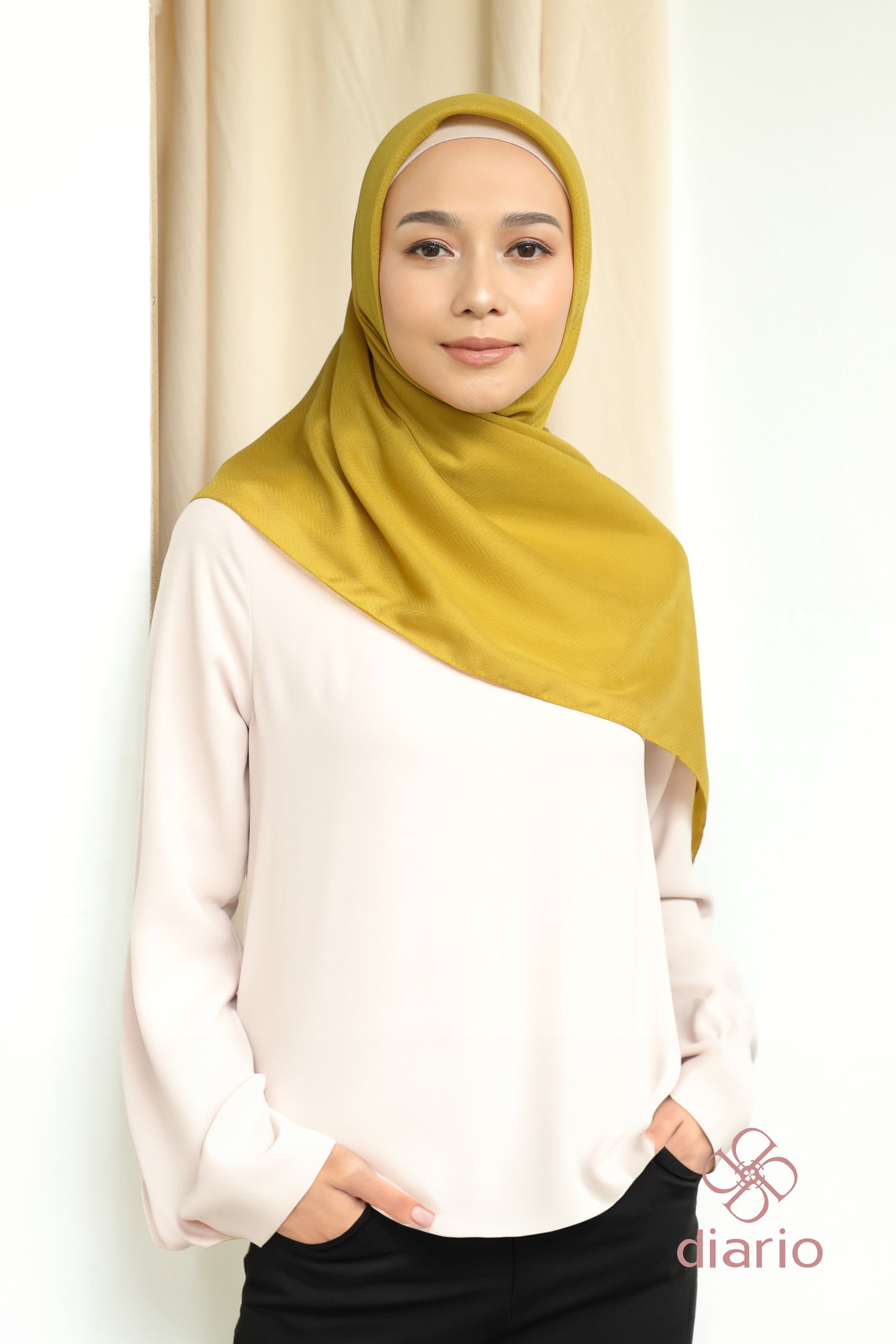 Diario - Kerudung Segi Empat Chevron Plain Scarf