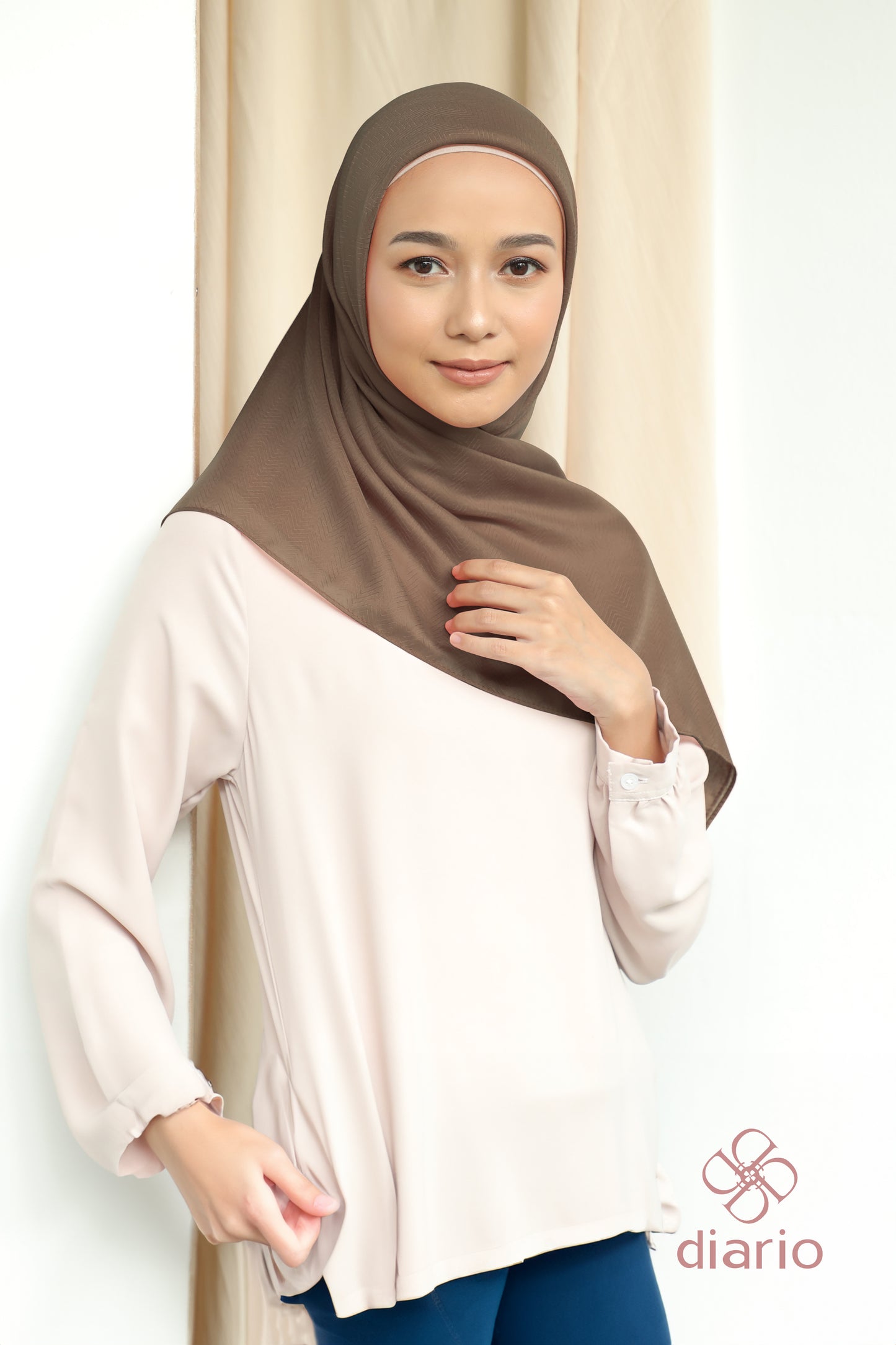 Diario - Kerudung Segi Empat Chevron Plain Scarf