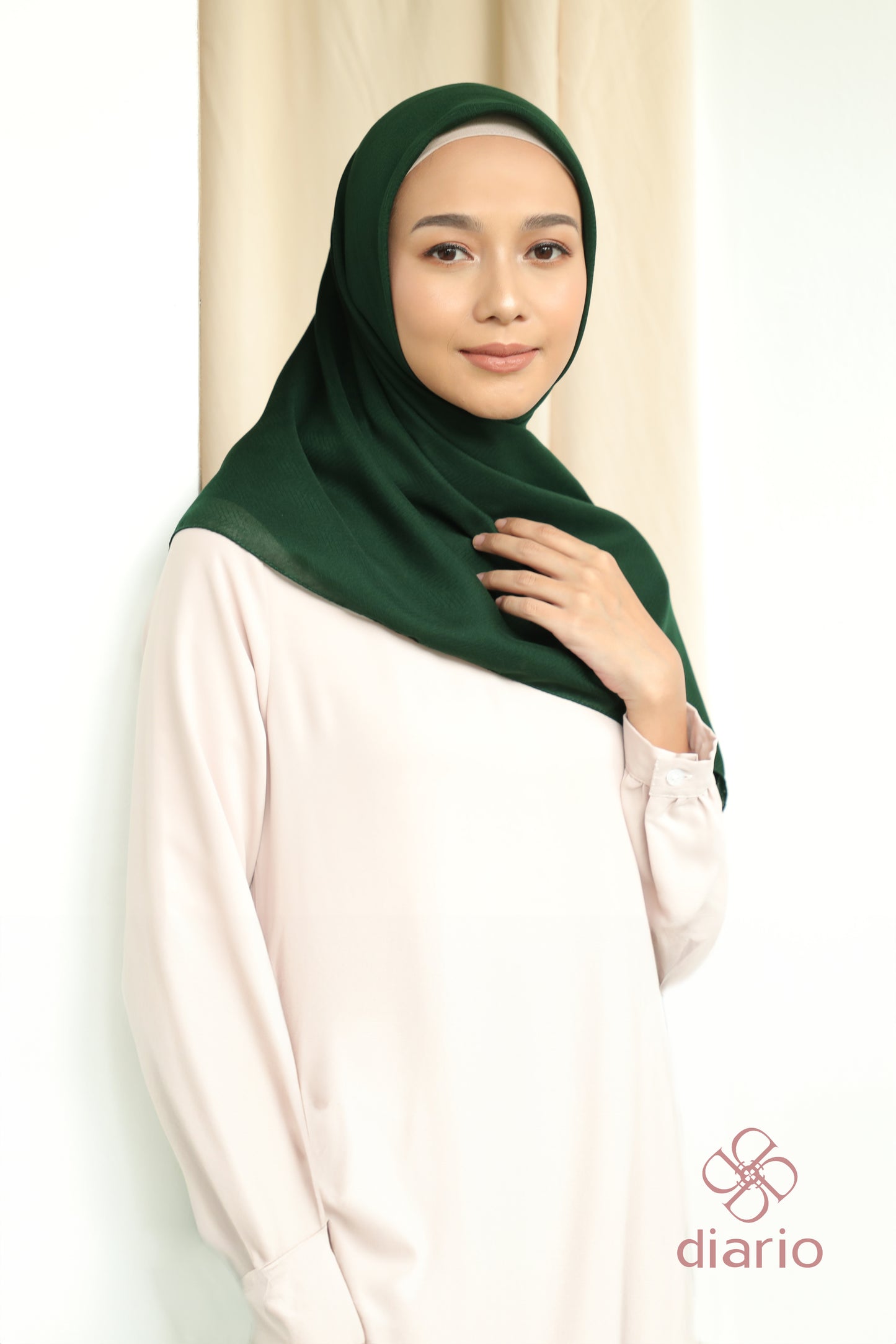 Diario - Kerudung Segi Empat Chevron Plain Scarf
