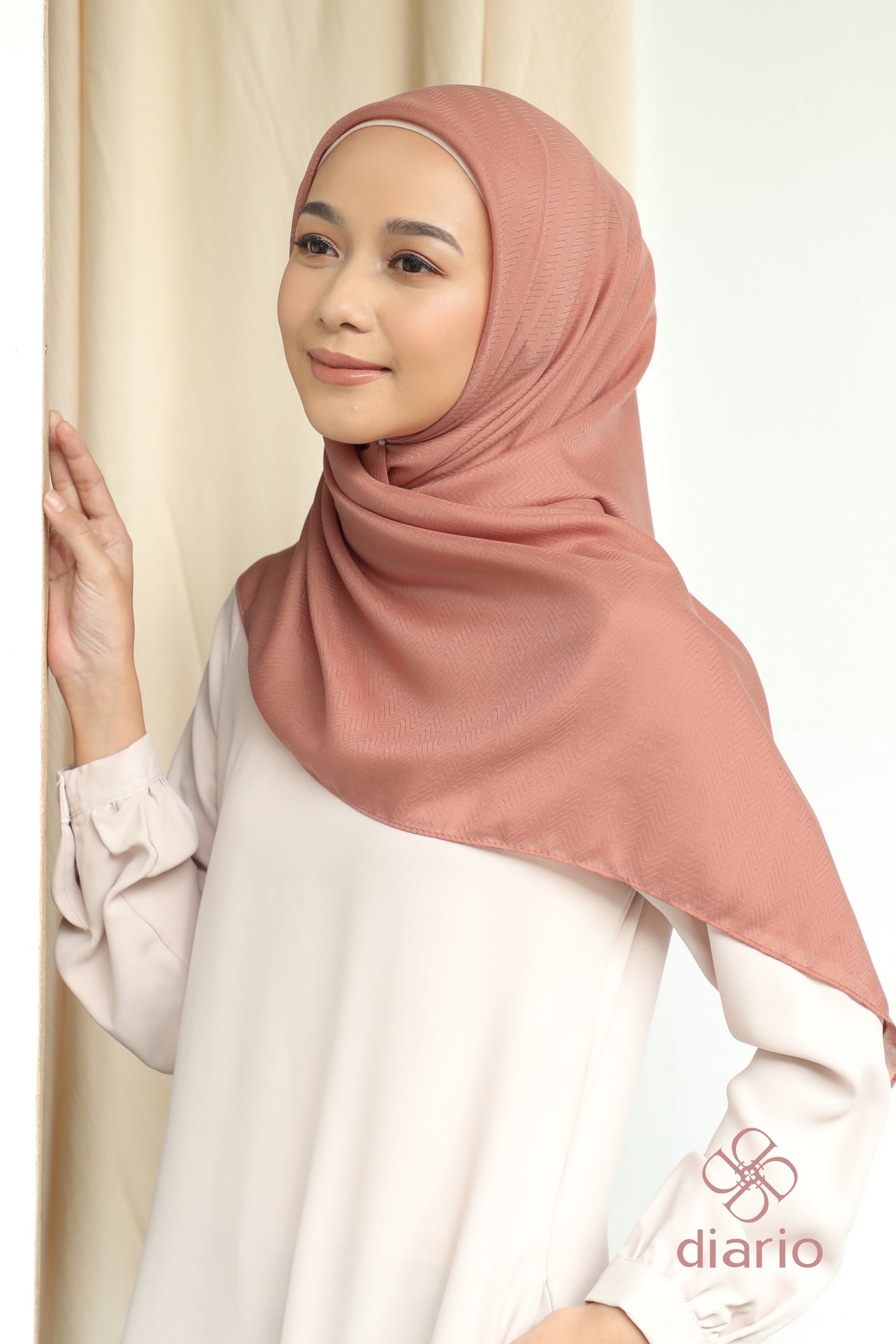 Diario - Kerudung Segi Empat Chevron Plain Scarf