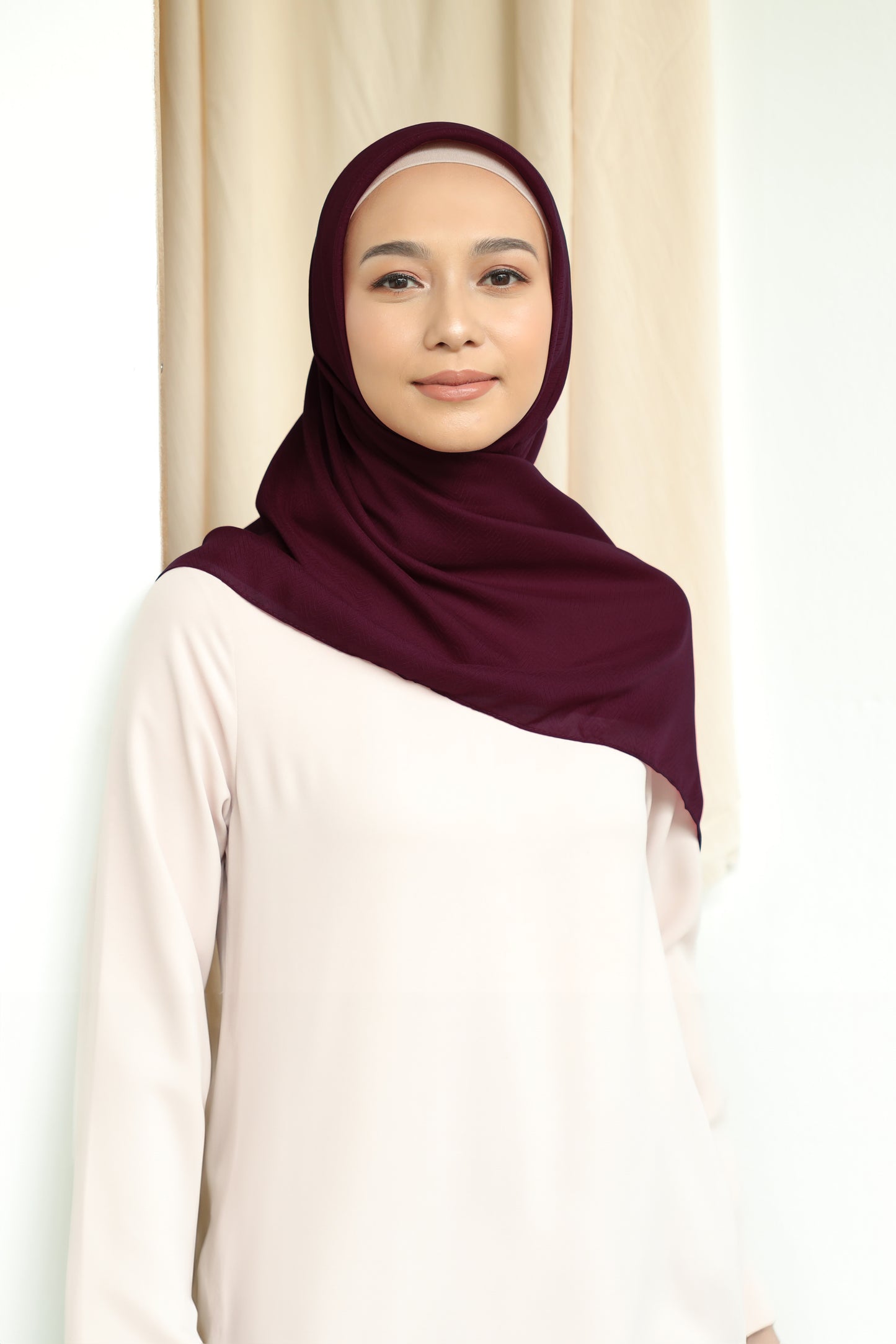 Diario - Kerudung Segi Empat Chevron Plain Scarf