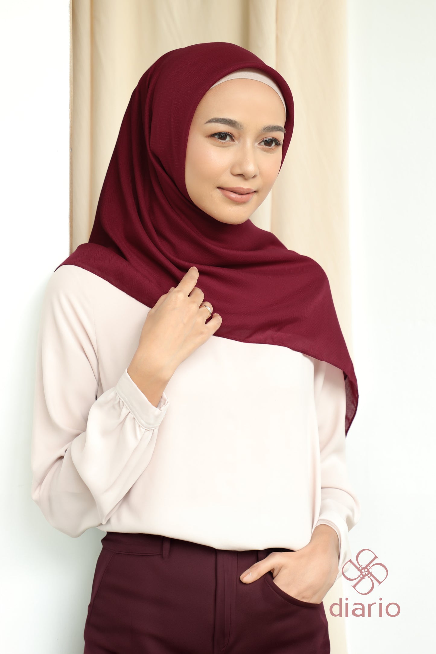 Diario - Kerudung Segi Empat Chevron Plain Scarf