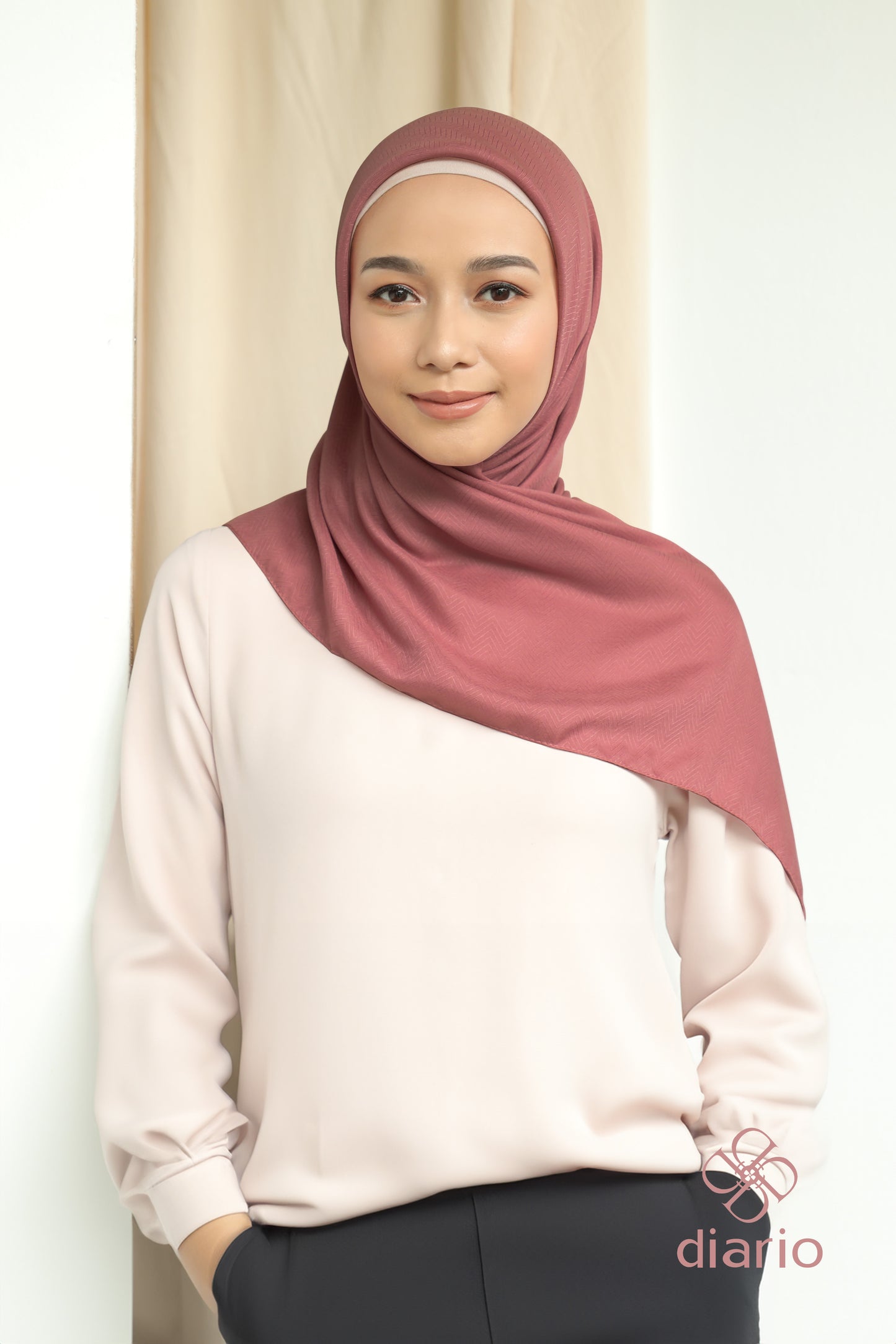 Diario - Kerudung Segi Empat Chevron Plain Scarf
