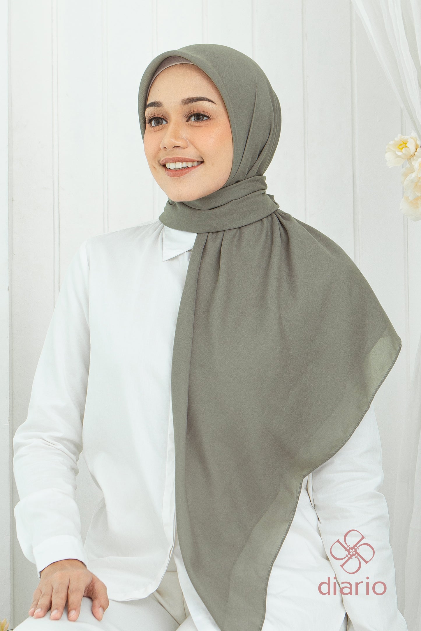Diario - Kerudung Segi Empat Ultrafine Plain Scarf Grey Series