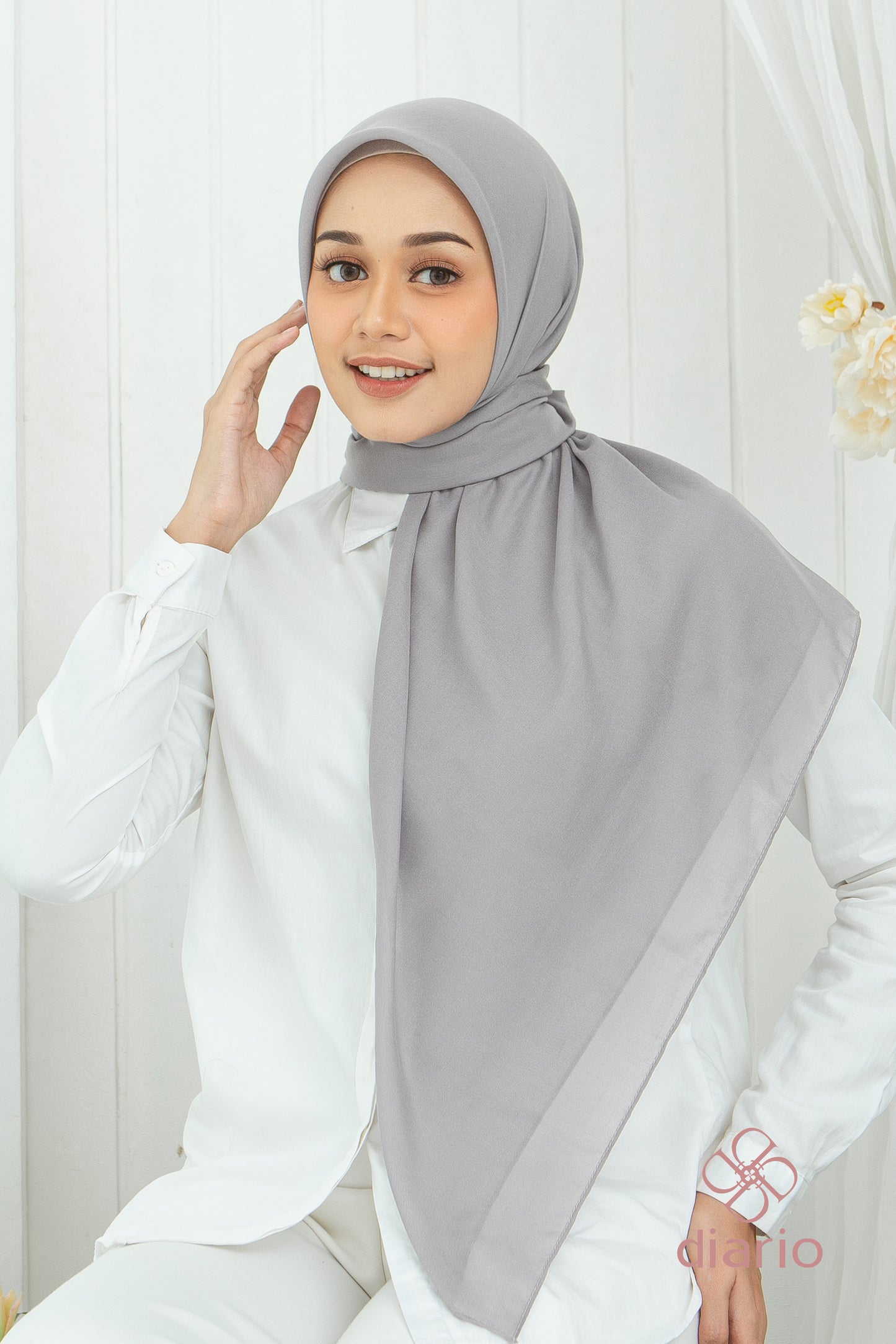 Diario - Kerudung Segi Empat Ultrafine Plain Scarf Grey Series