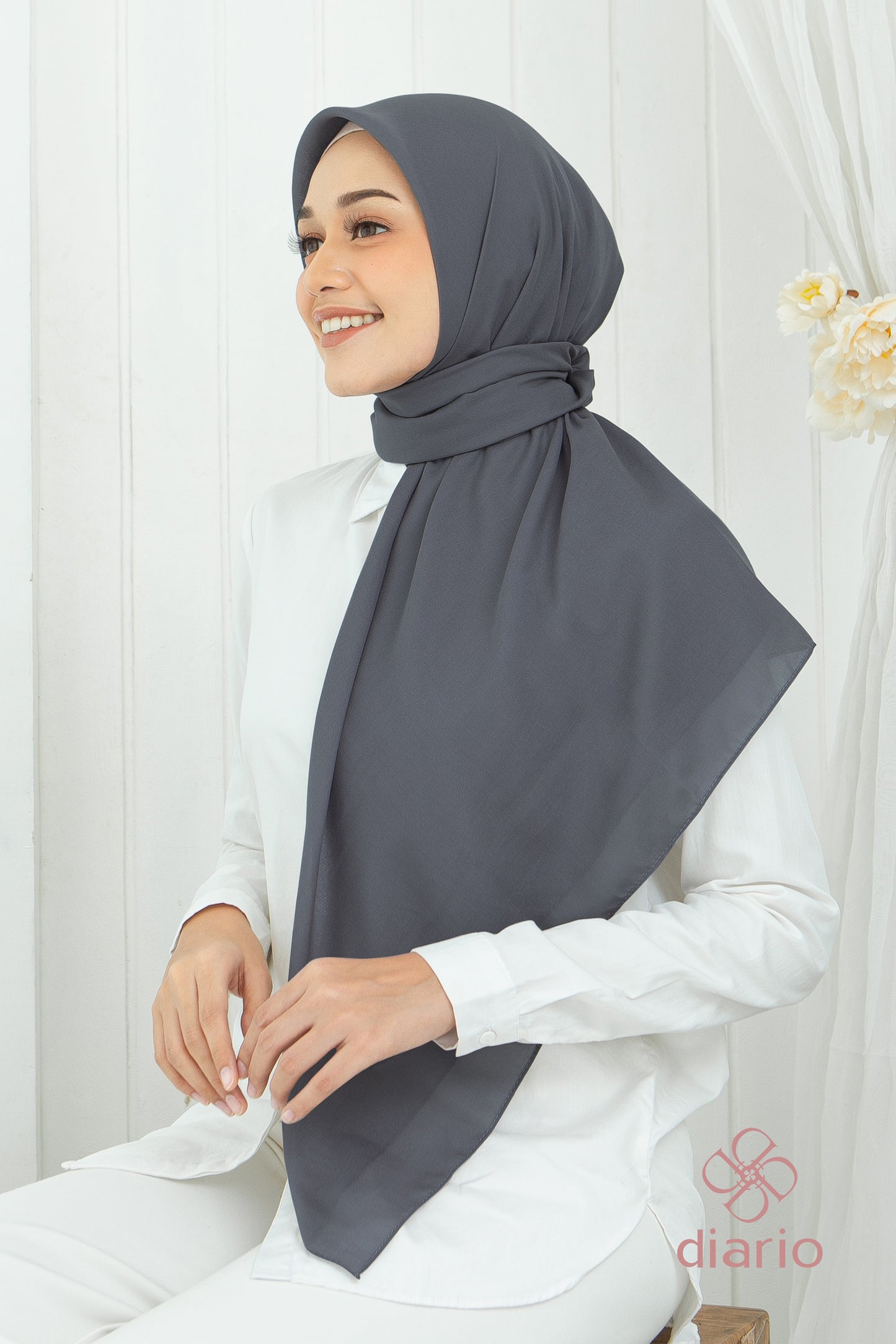 Diario - Kerudung Segi Empat Ultrafine Plain Scarf Grey Series