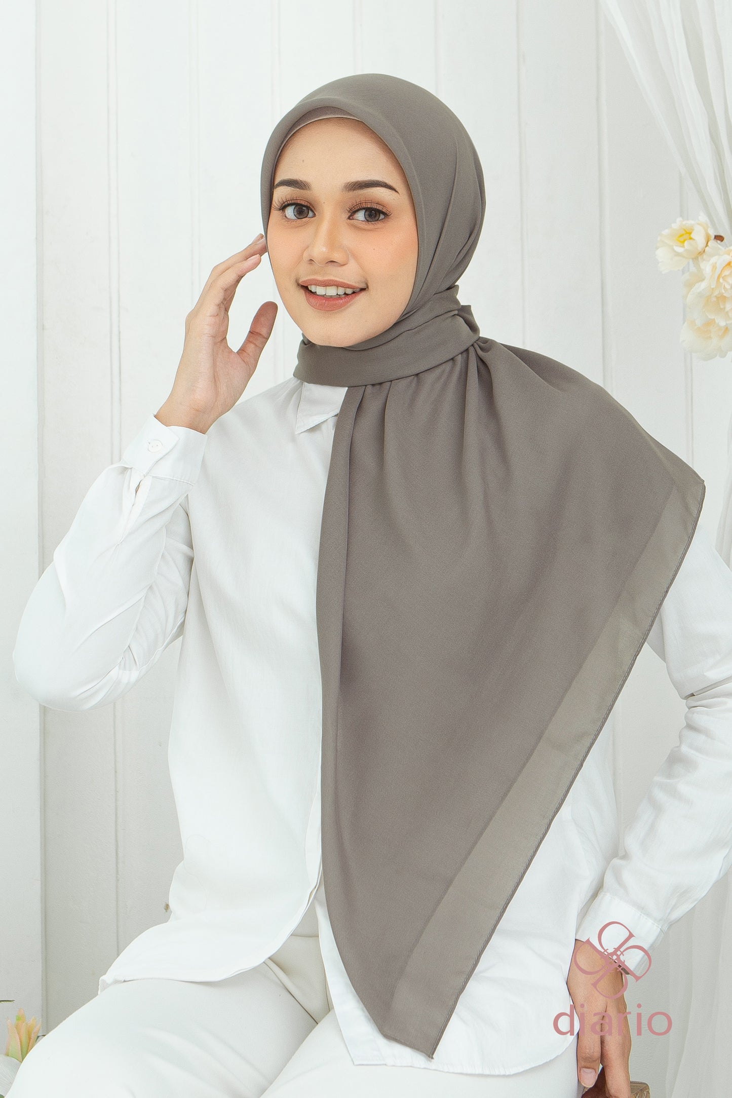 Diario - Kerudung Segi Empat Ultrafine Plain Scarf Grey Series