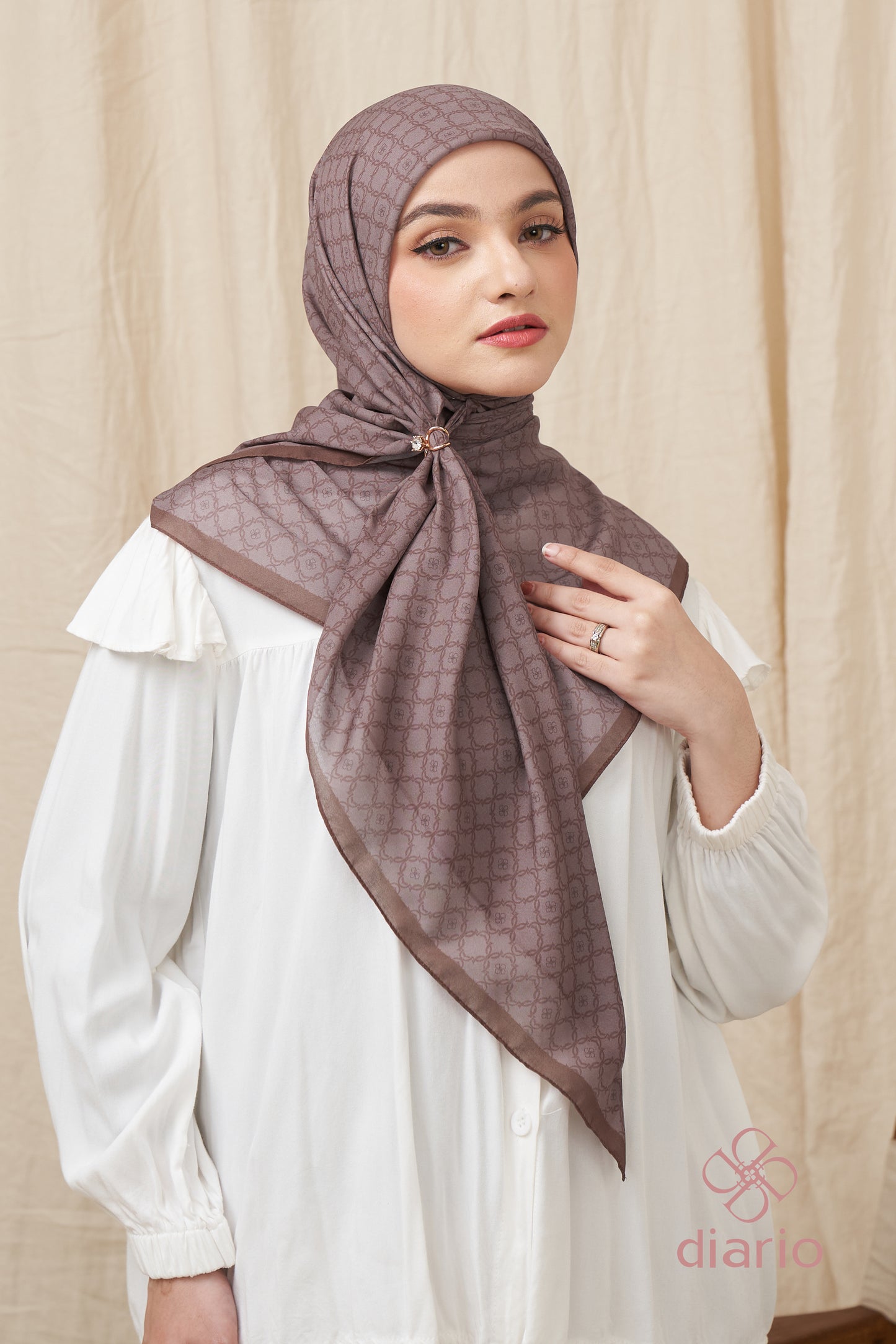 Diario - Ultrafine Ivana Scarf Kerudung Segi Empat