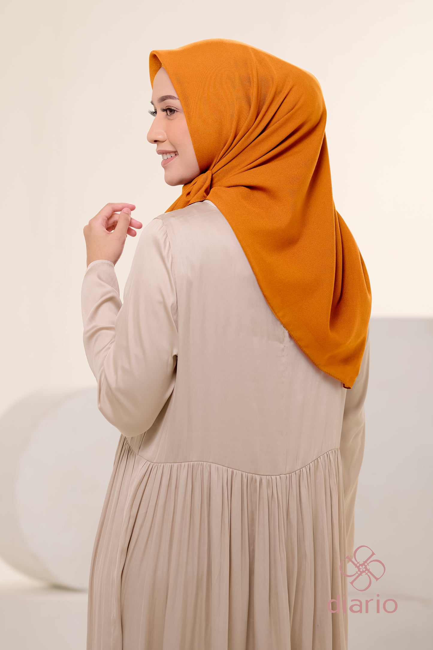 Diario - Kerudung Segi Empat Ultrafine Plain Scarf Voal Orange Series
