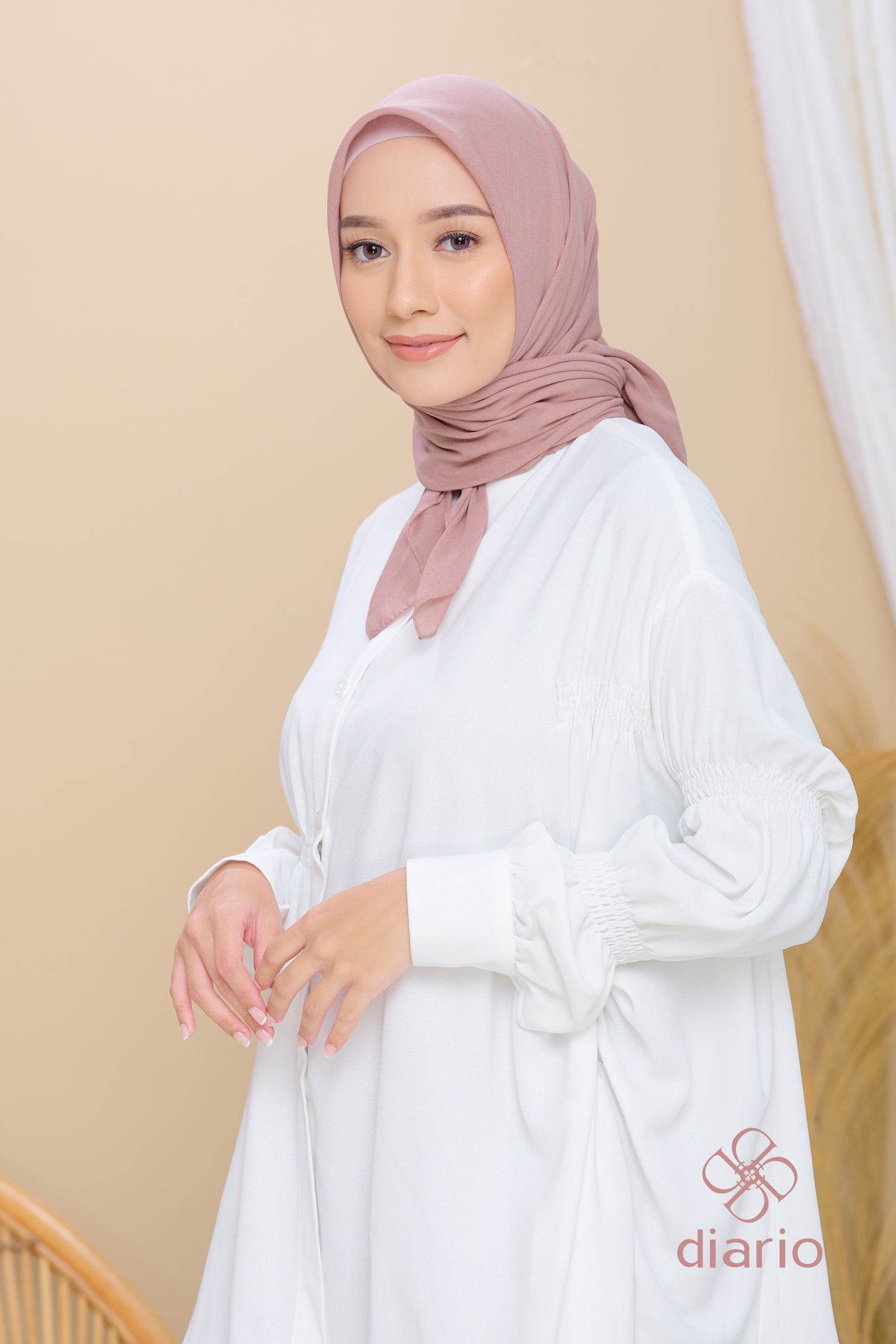 Diario - Kerudung Segi Empat Paris Premium Plain Scarf