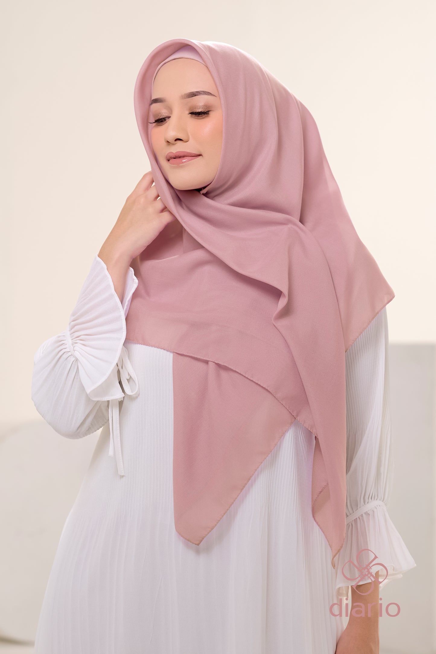 Diario - Kerudung Segi Empat Ultrafine Plain Scarf Voal Pink Series