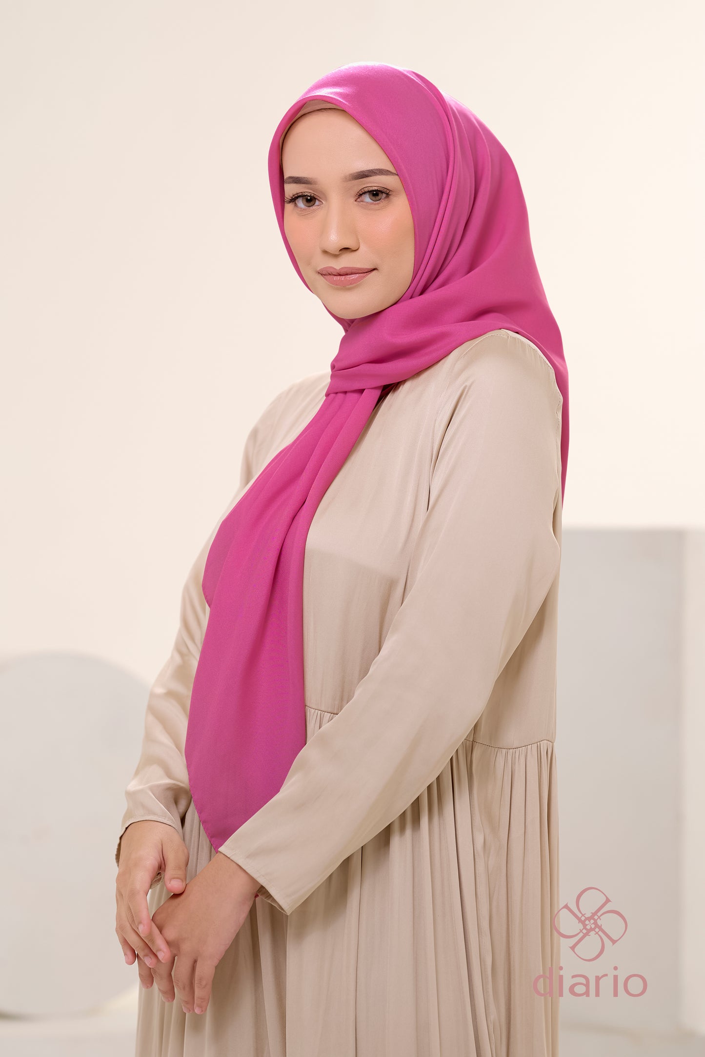 Diario - Kerudung Segi Empat Ultrafine Plain Scarf Voal Pink Series