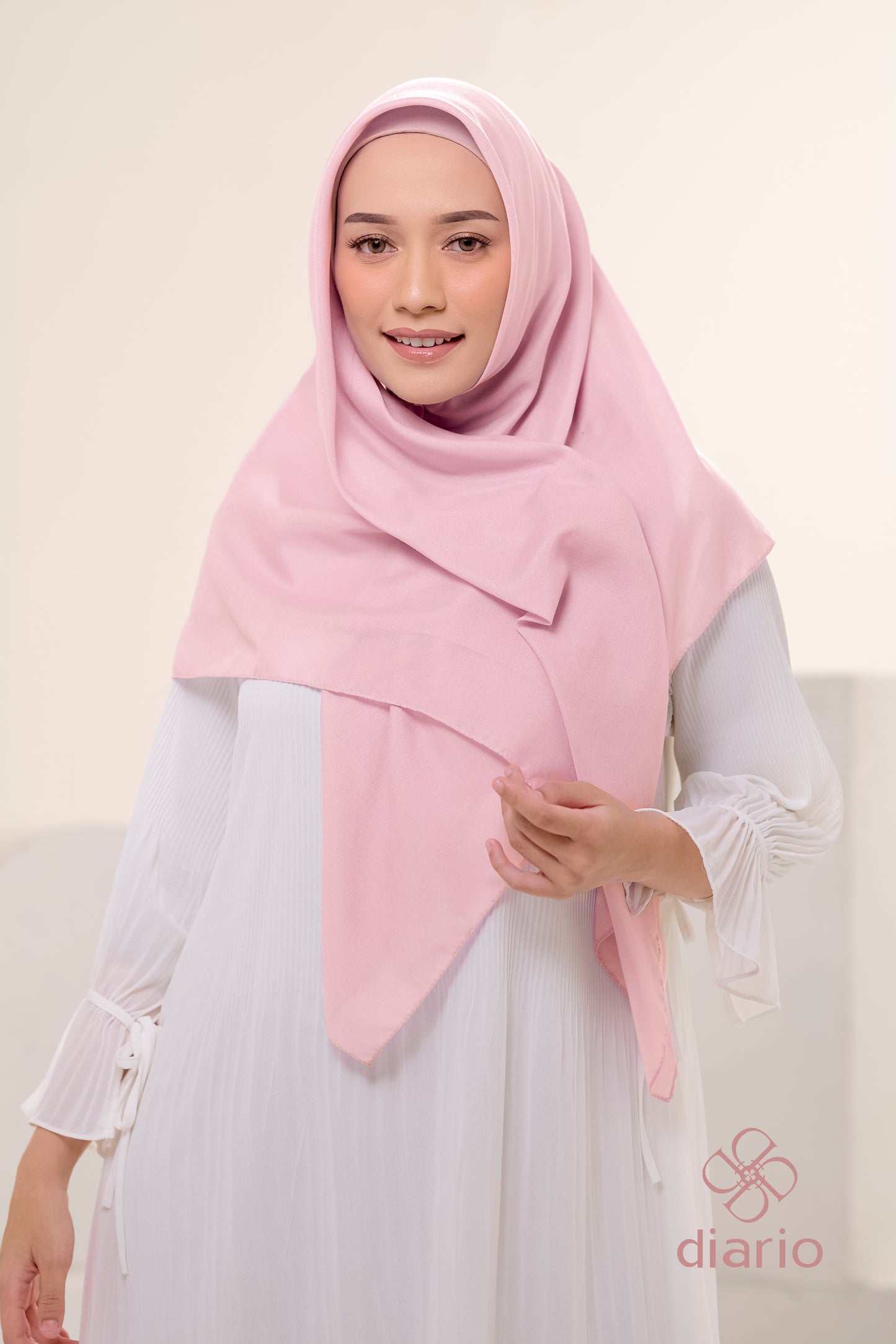 Diario - Kerudung Segi Empat Ultrafine Plain Scarf Voal Pink Series