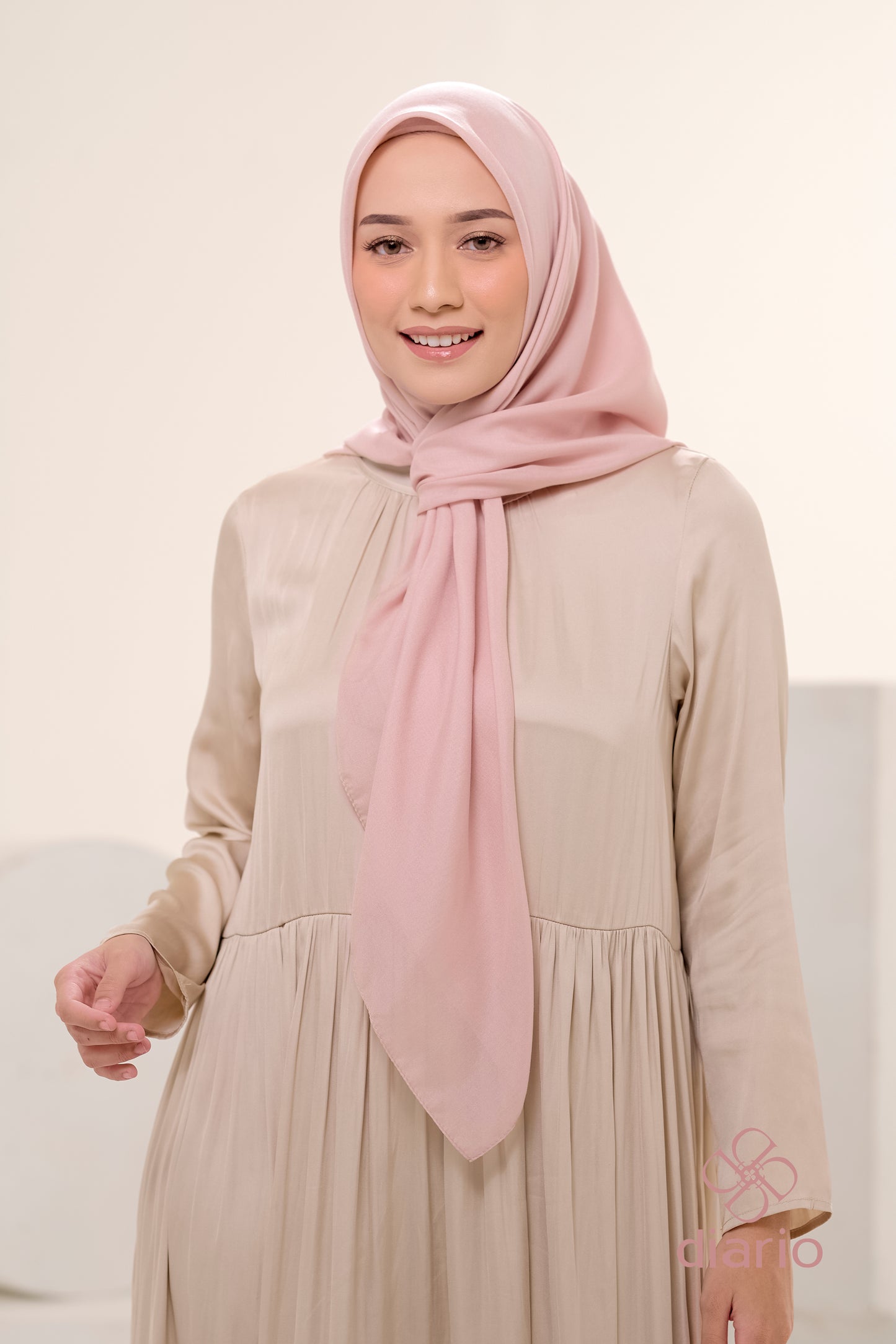 Diario - Kerudung Segi Empat Ultrafine Plain Scarf Voal Pink Series