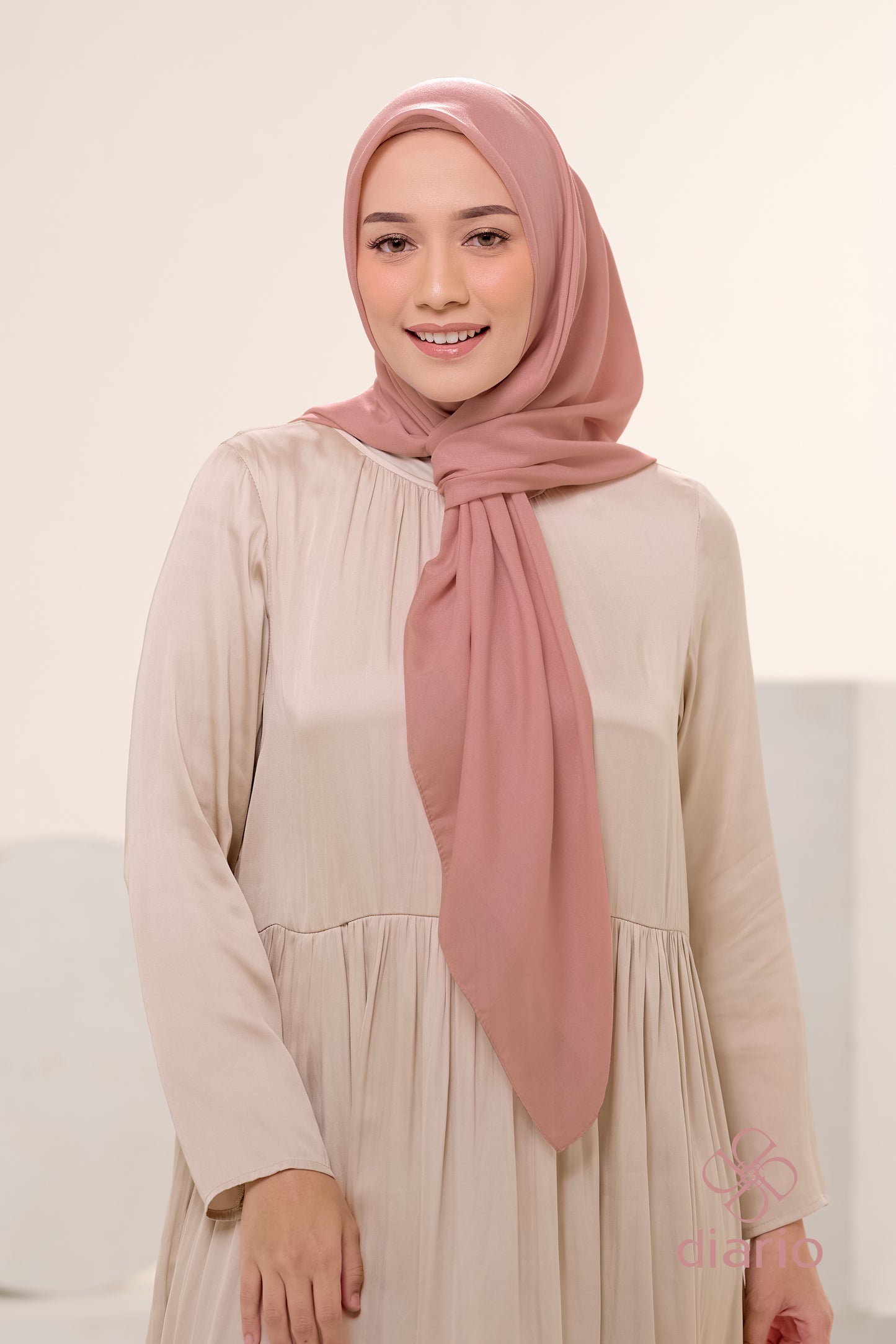 Diario - Kerudung Segi Empat Ultrafine Plain Scarf Voal Pink Series