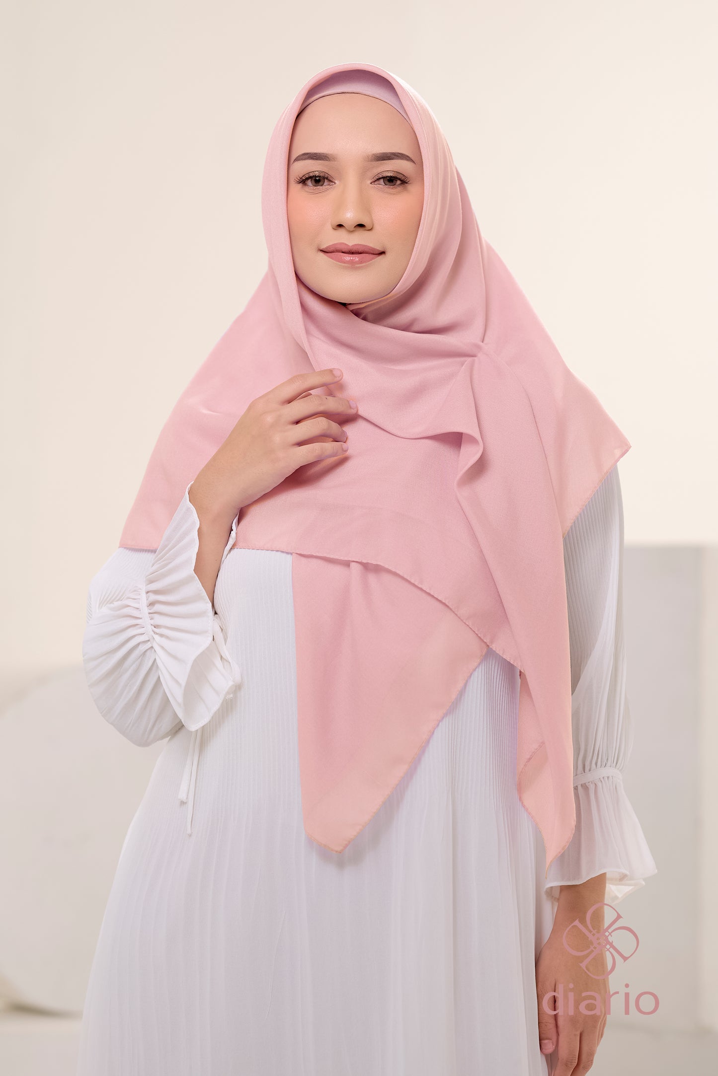 Diario - Kerudung Segi Empat Ultrafine Plain Scarf Voal Pink Series