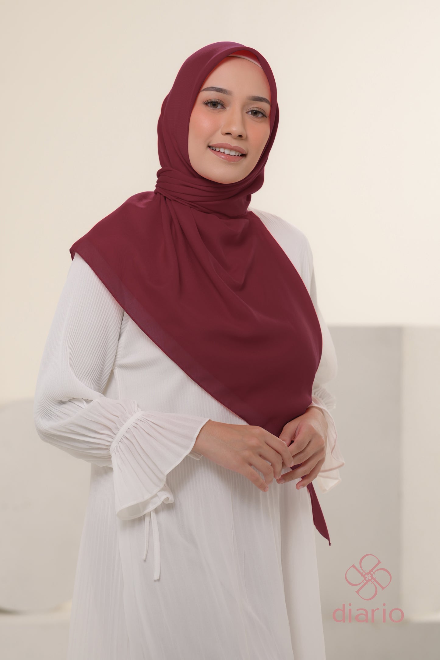 Diario - Kerudung Segi Empat Ultrafine Plain Scarf Voal Red Series