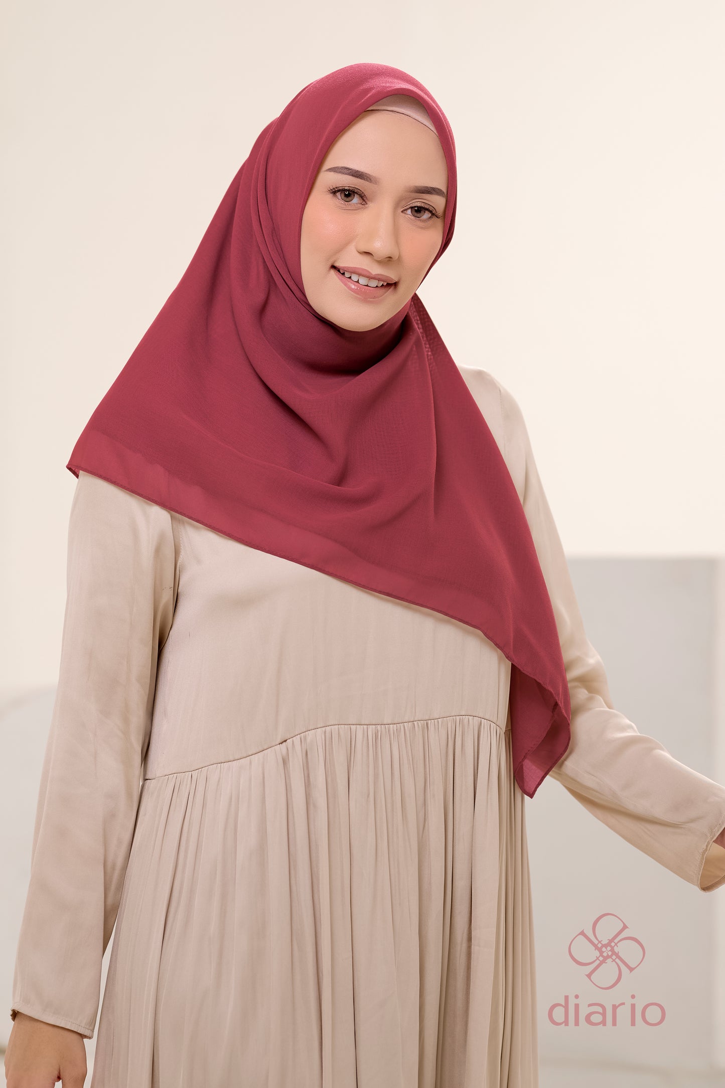 Diario - Kerudung Segi Empat Ultrafine Plain Scarf Voal Red Series