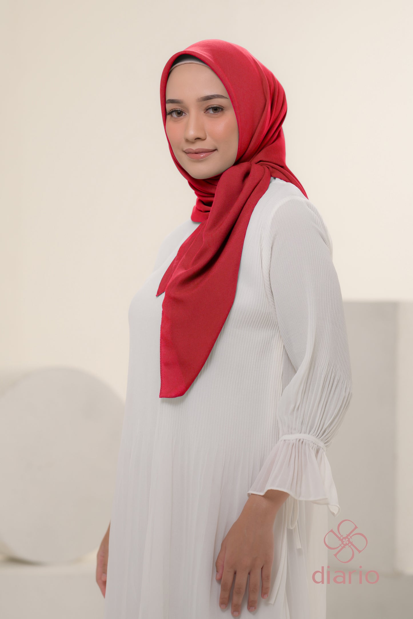 Diario - Kerudung Segi Empat Ultrafine Plain Scarf Voal Red Series