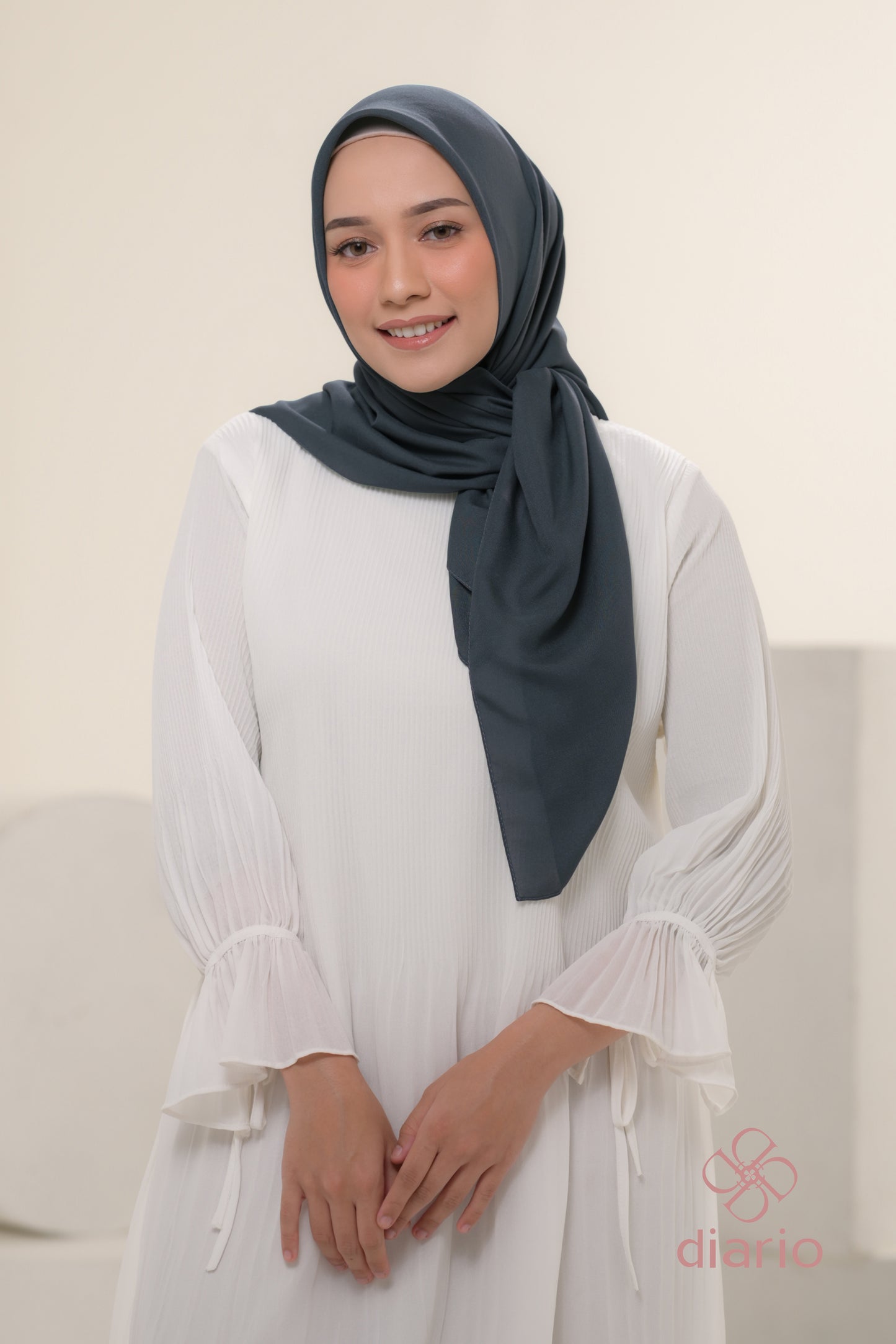 Diario - Kerudung Segi Empat Ultrafine Plain Scarf Grey Series