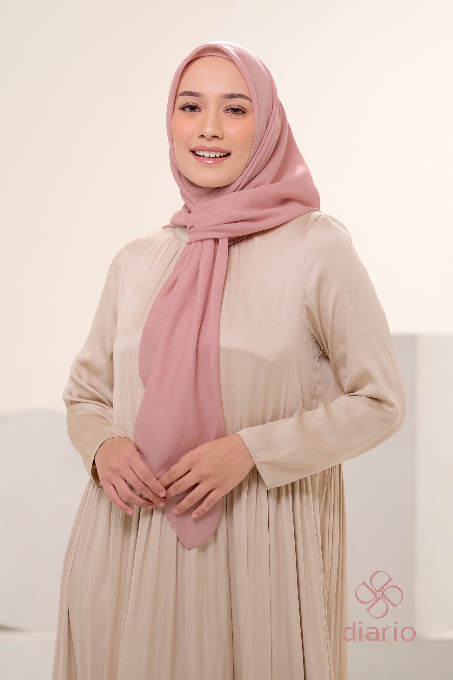 Diario - Kerudung Segi Empat Ultrafine Plain Scarf Voal Pink Series