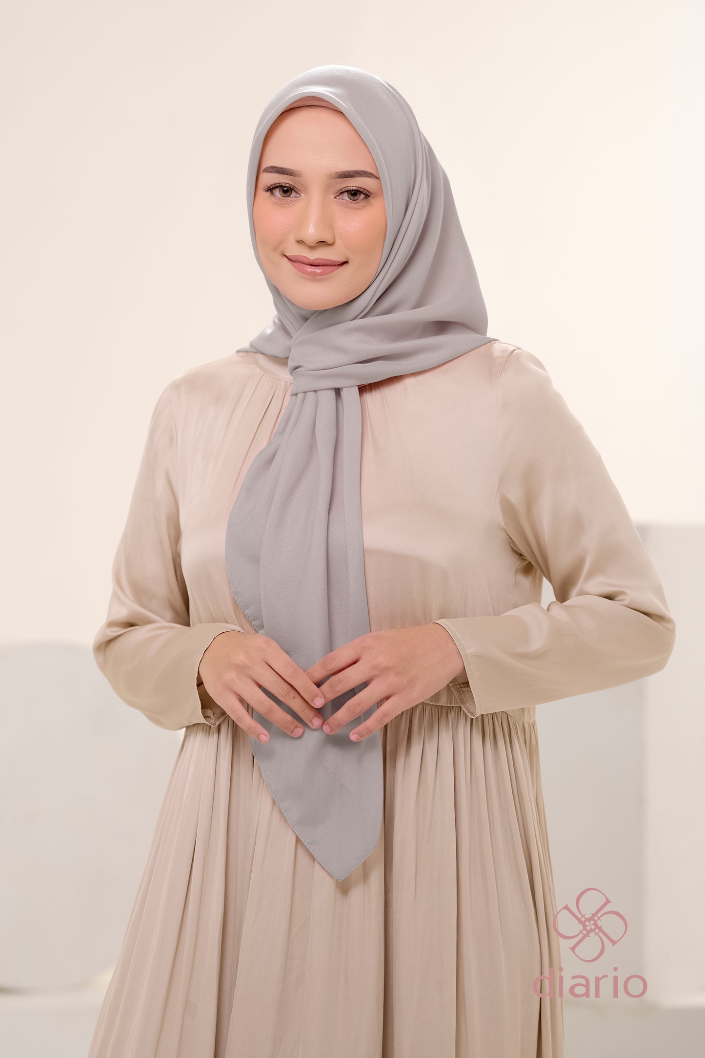 Diario - Kerudung Segi Empat Ultrafine Plain Scarf Grey Series