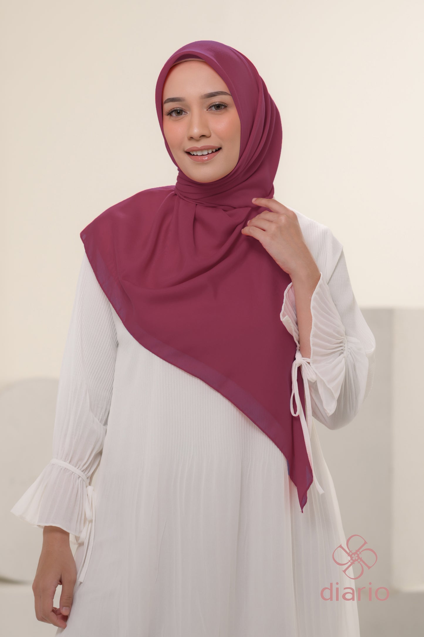 Diario - Kerudung Segi Empat Ultrafine Plain Scarf Voal Red Series