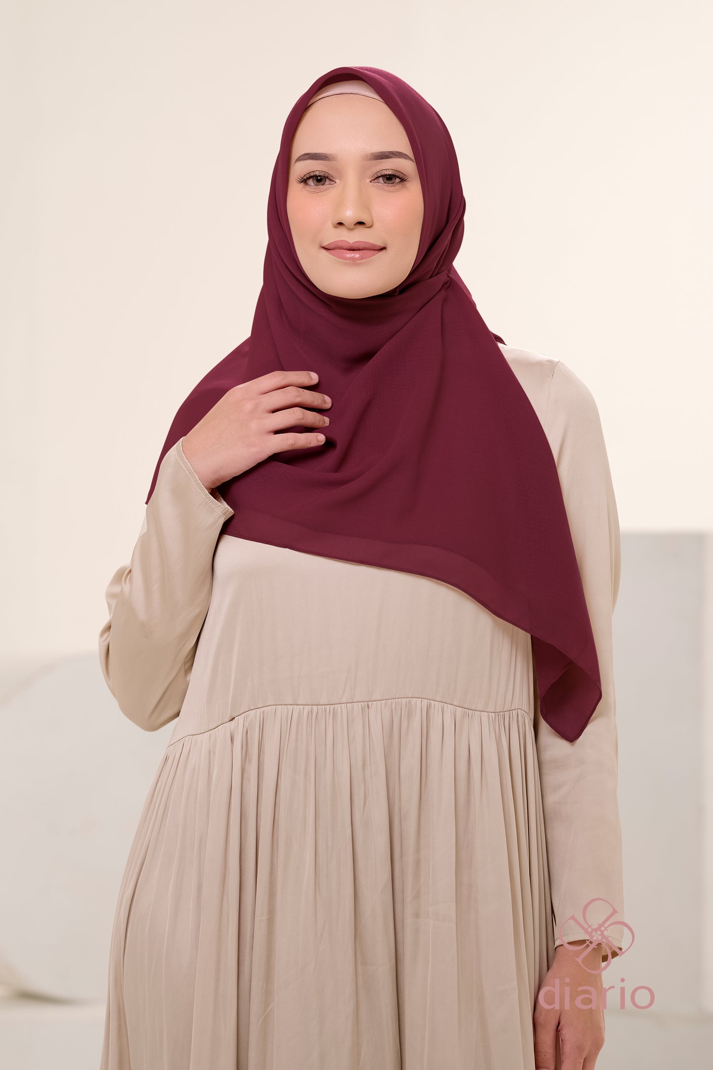 Diario - Kerudung Segi Empat Ultrafine Plain Scarf Voal Red Series