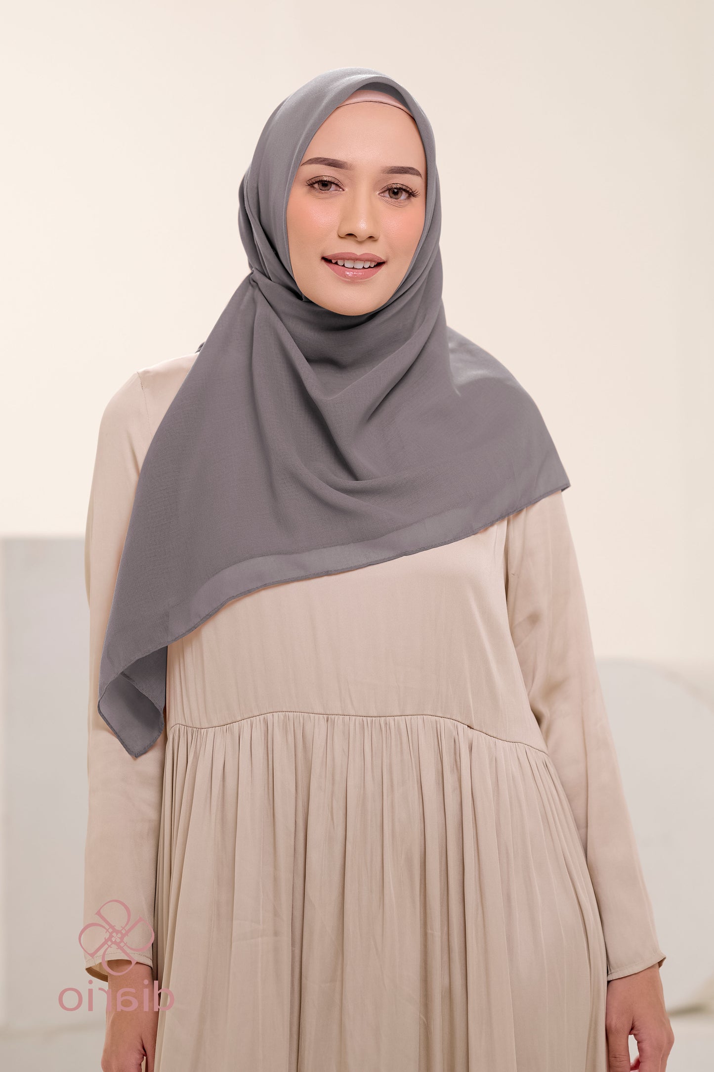 Diario - Kerudung Segi Empat Ultrafine Plain Scarf Grey Series
