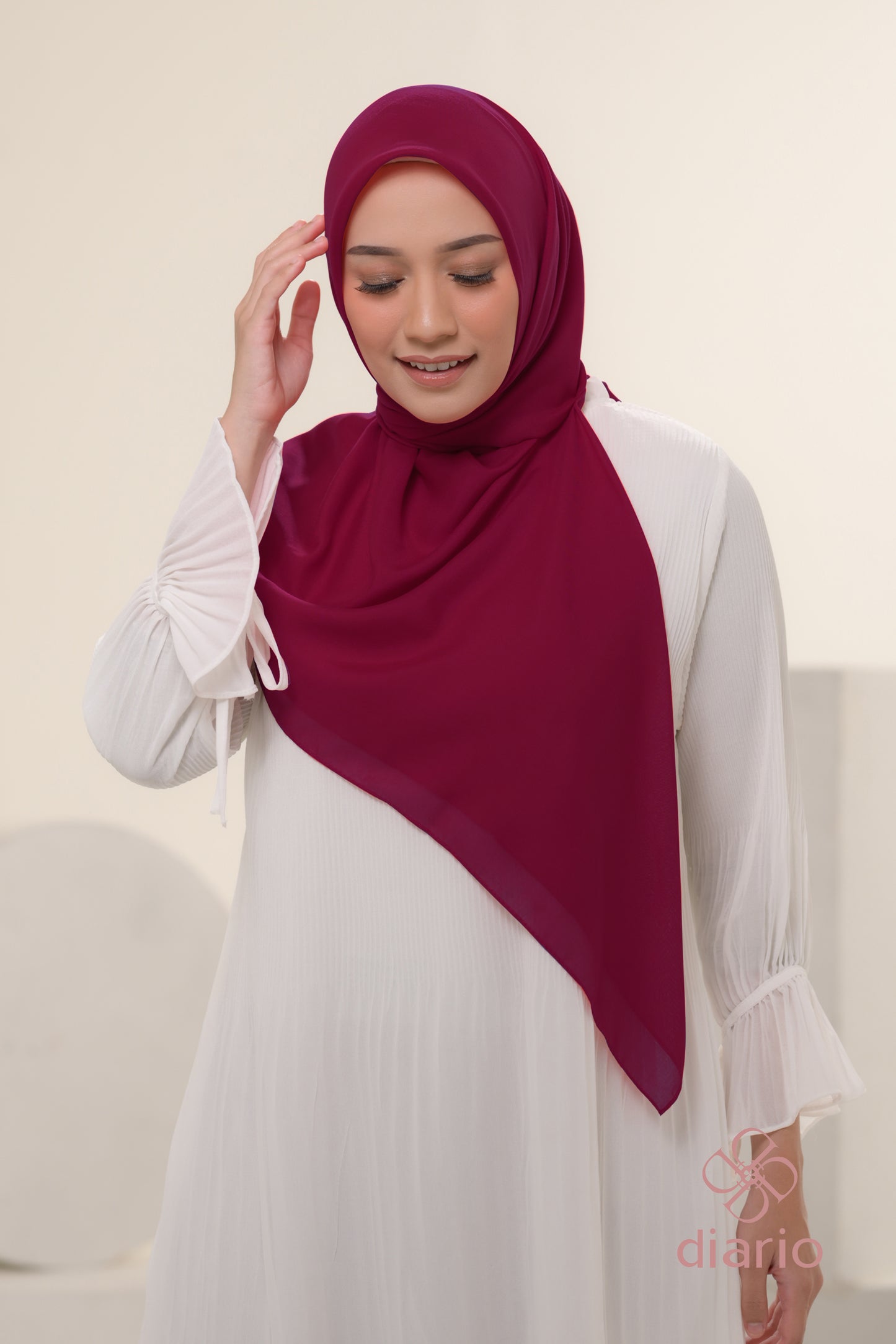 Diario - Kerudung Segi Empat Ultrafine Plain Scarf Voal Red Series