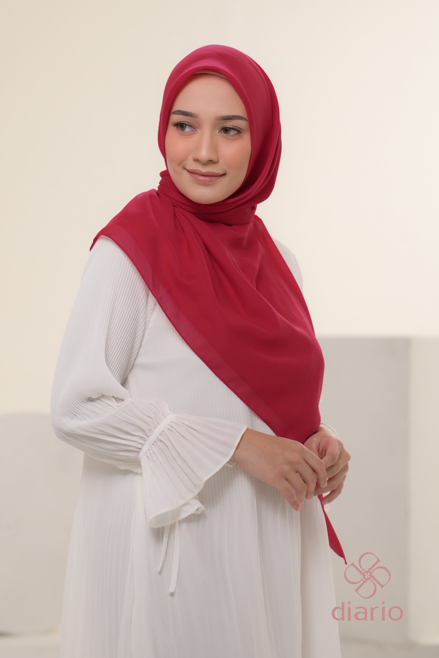 Diario - Kerudung Segi Empat Ultrafine Plain Scarf Voal Red Series
