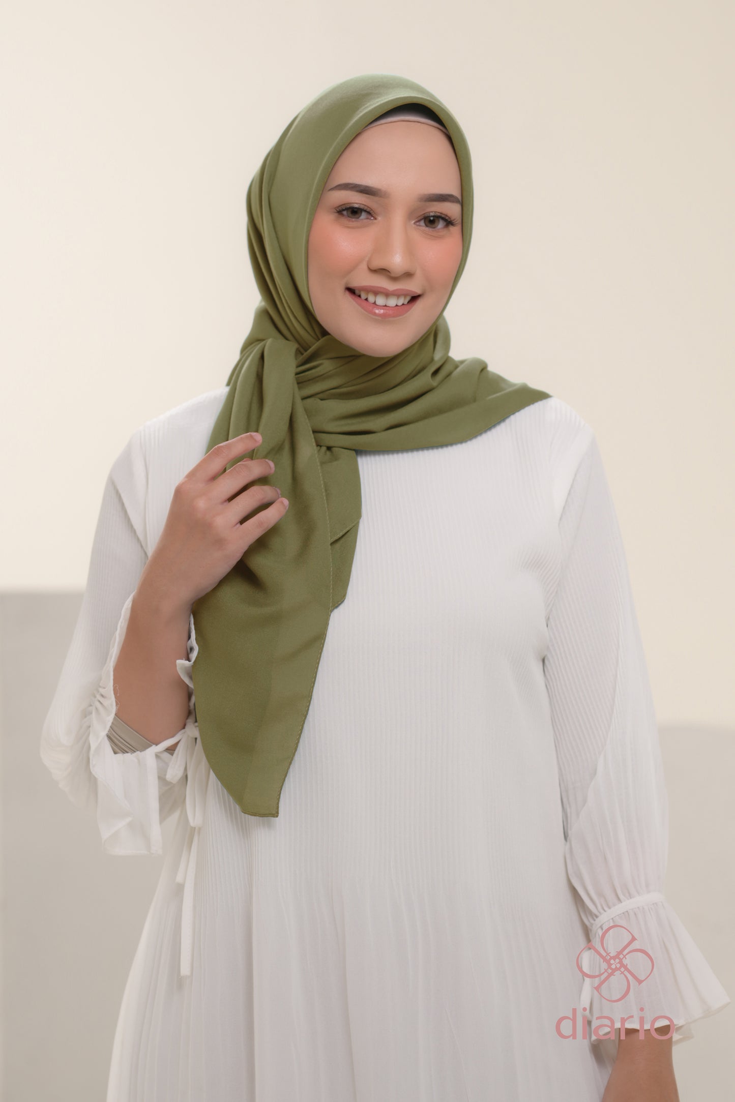 Diario - Kerudung Segi Empat Sahara Plain Scarf
